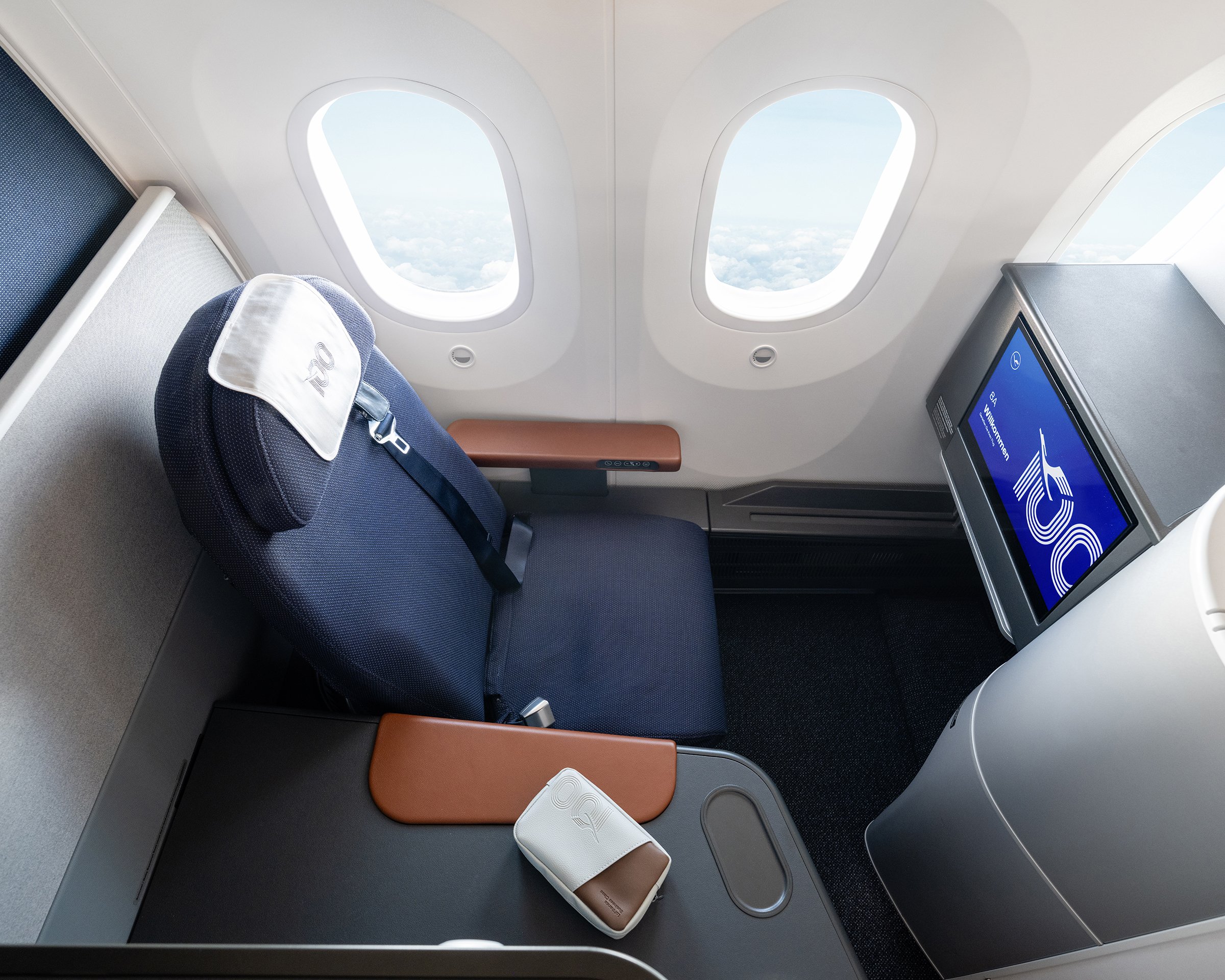 LH100 Seat 8A from above LR_.jpg