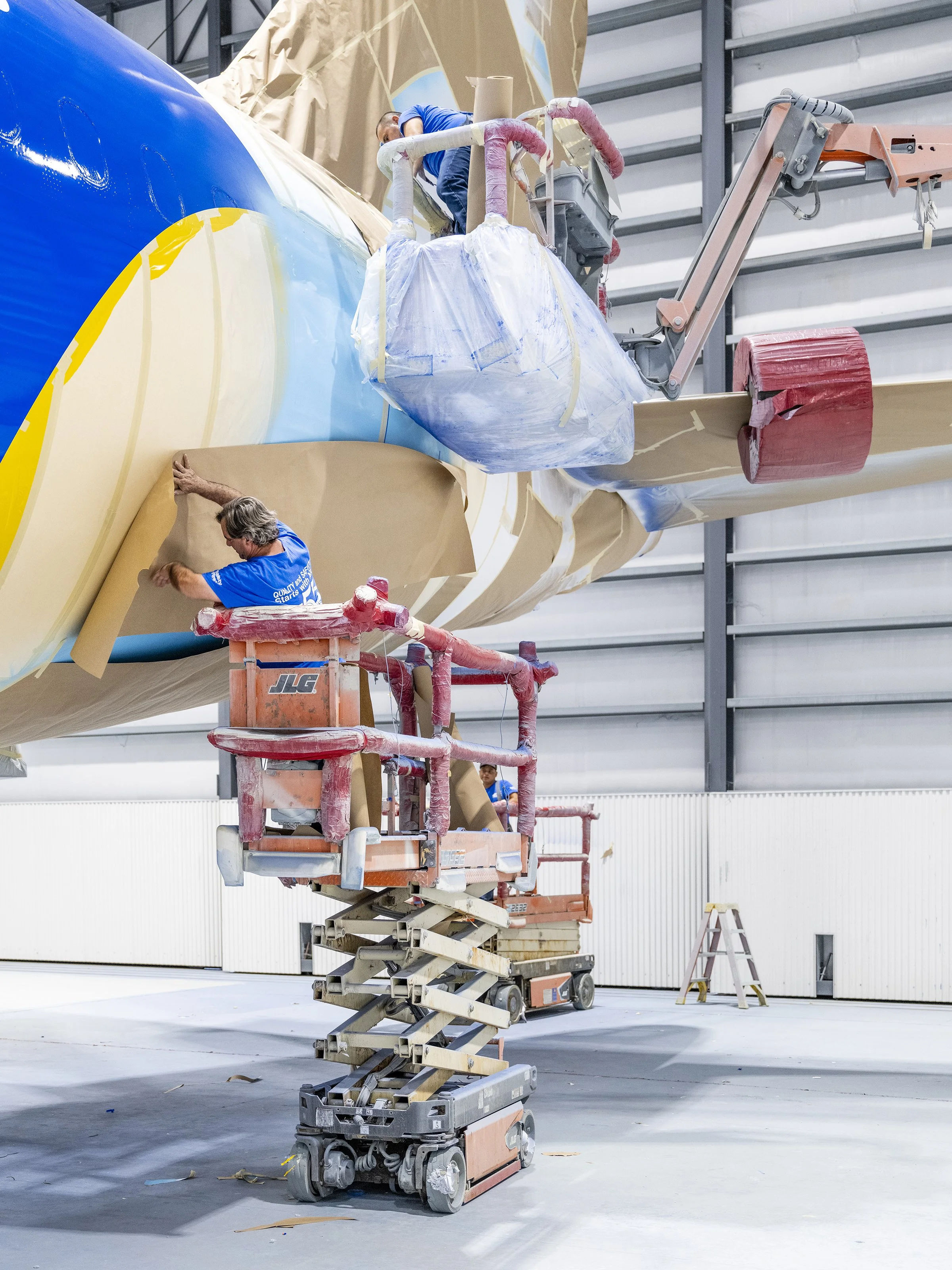 JetBlue a320 paintshop portraits-5.jpg