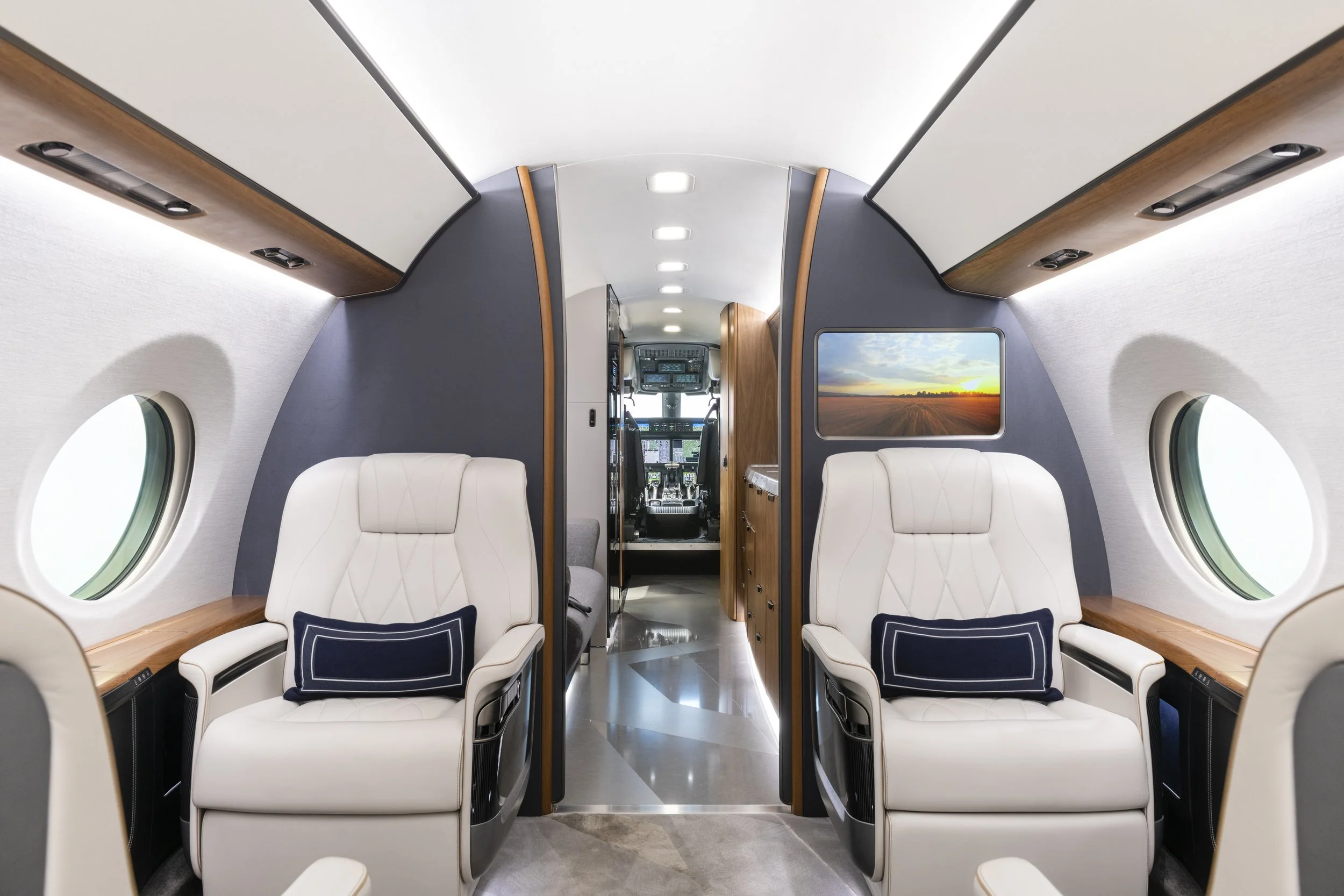 G700 Gulfstream interior towards cockpit.jpg