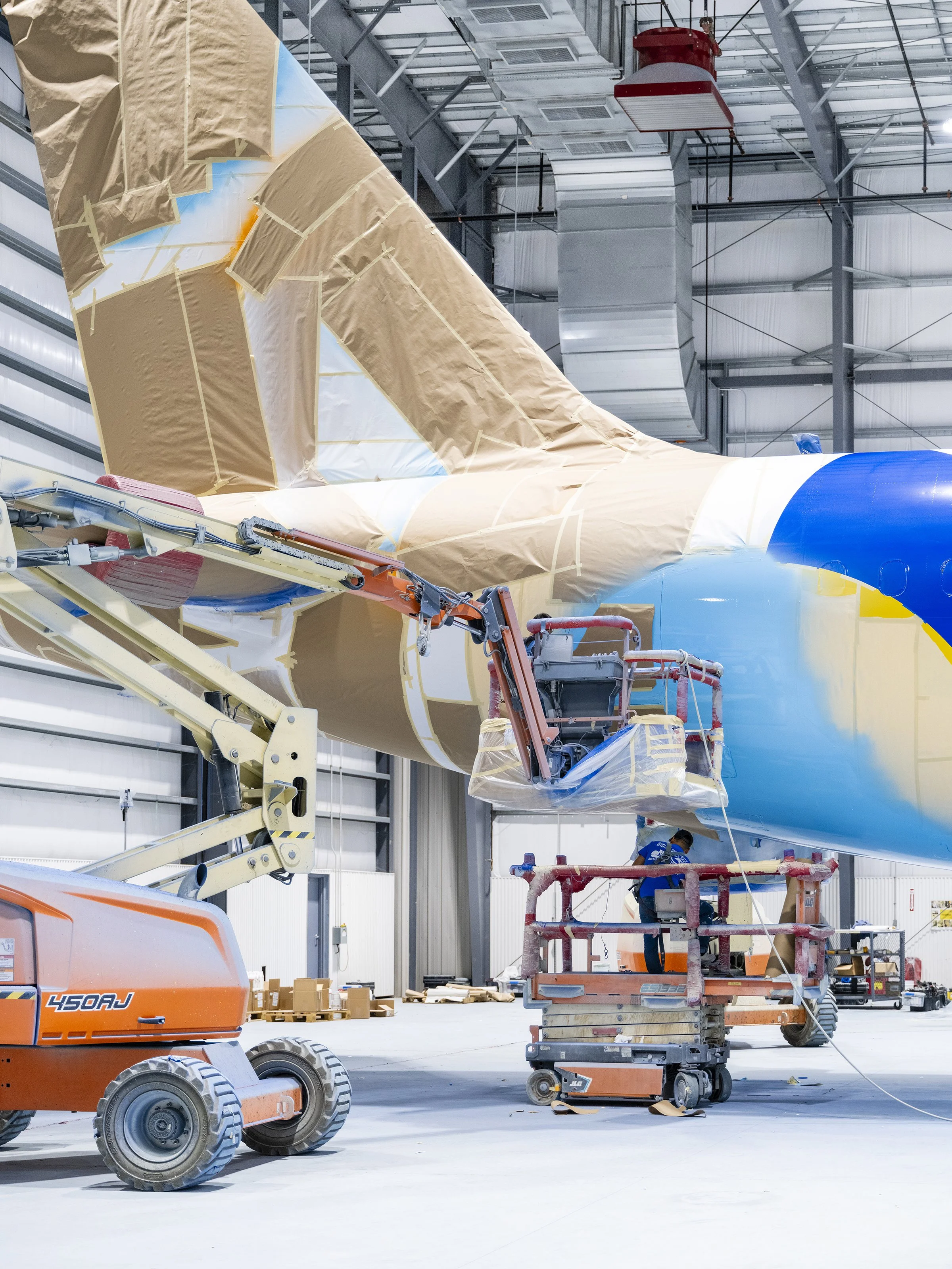 JetBlue a320 paintshop portraits-1.jpg