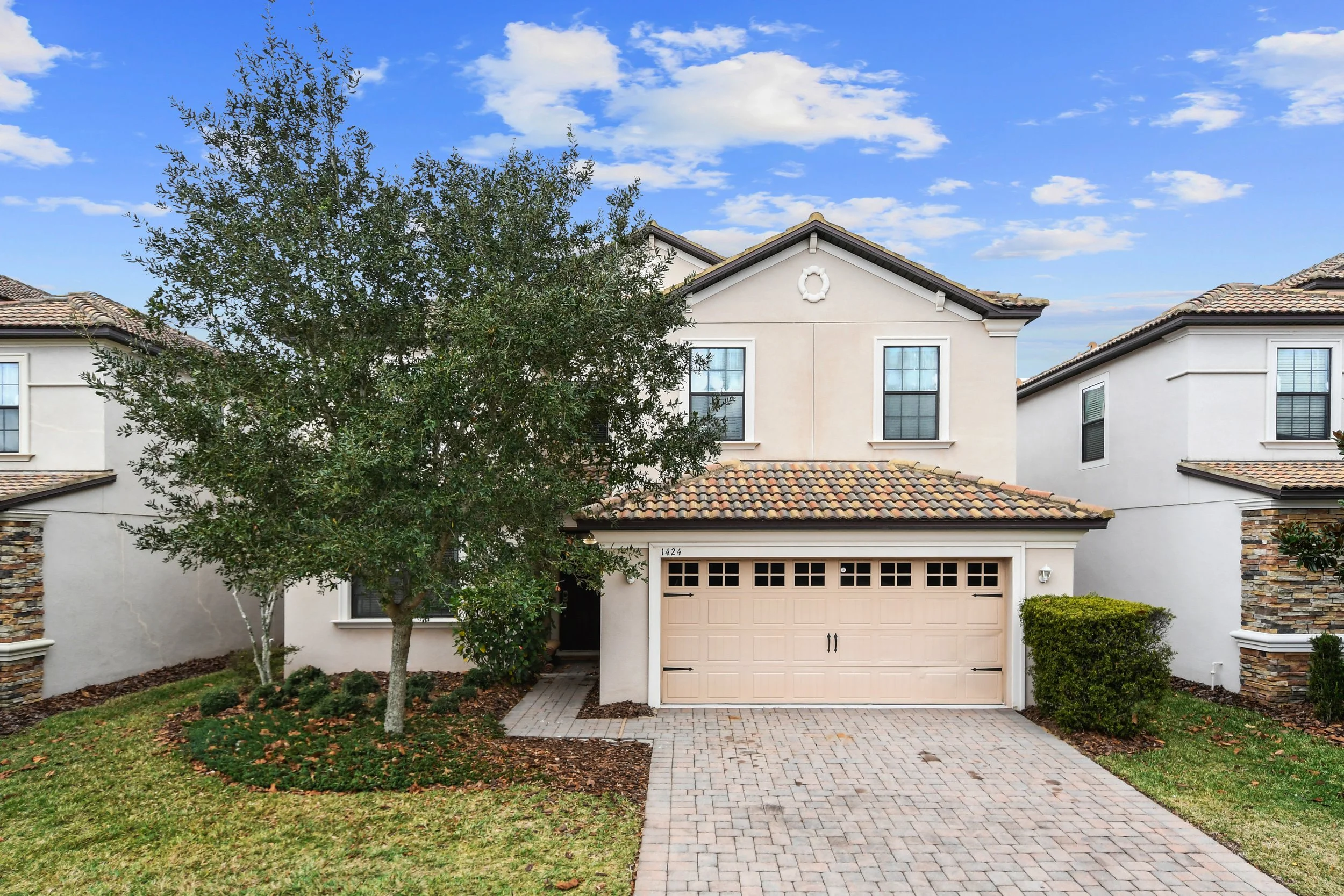 1424 Thunderbird Road - 01.jpg