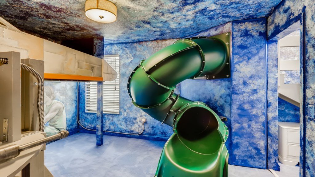 422ndFloorBedroom.jpg