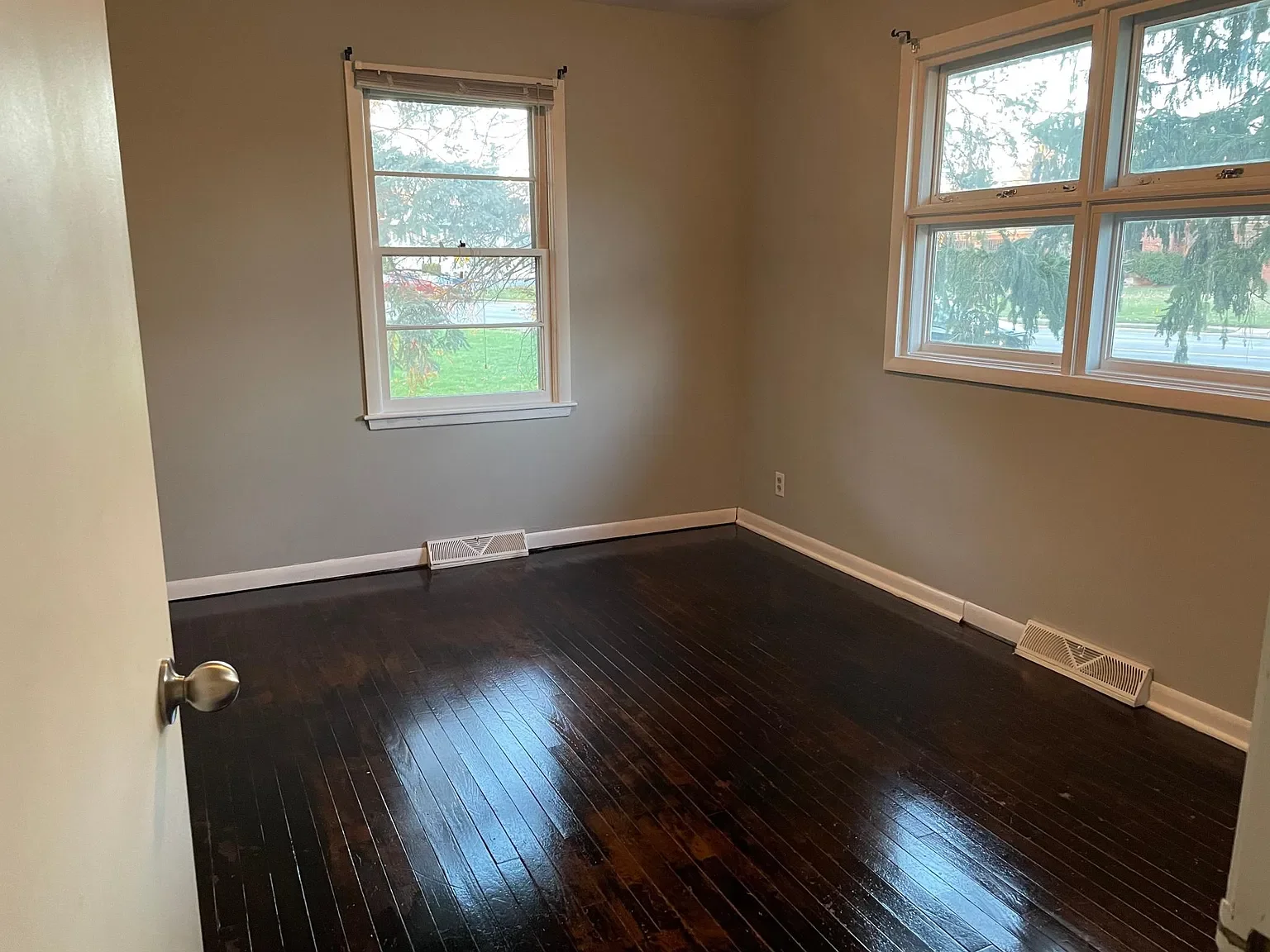 Front Bedroom.webp