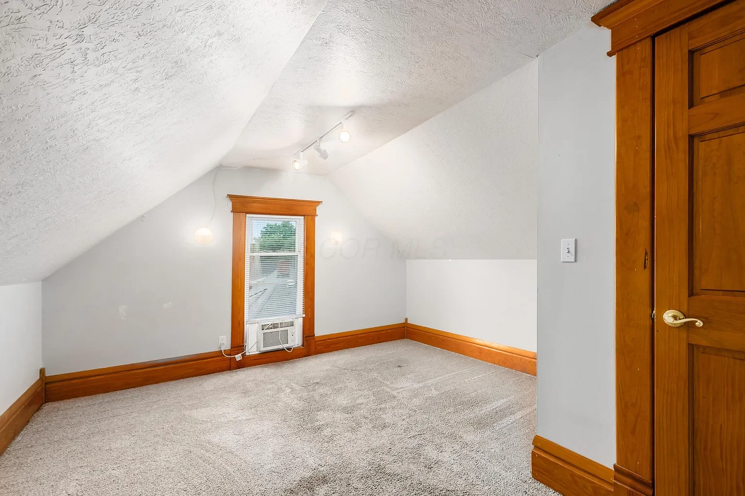 Bedroom 6.webp