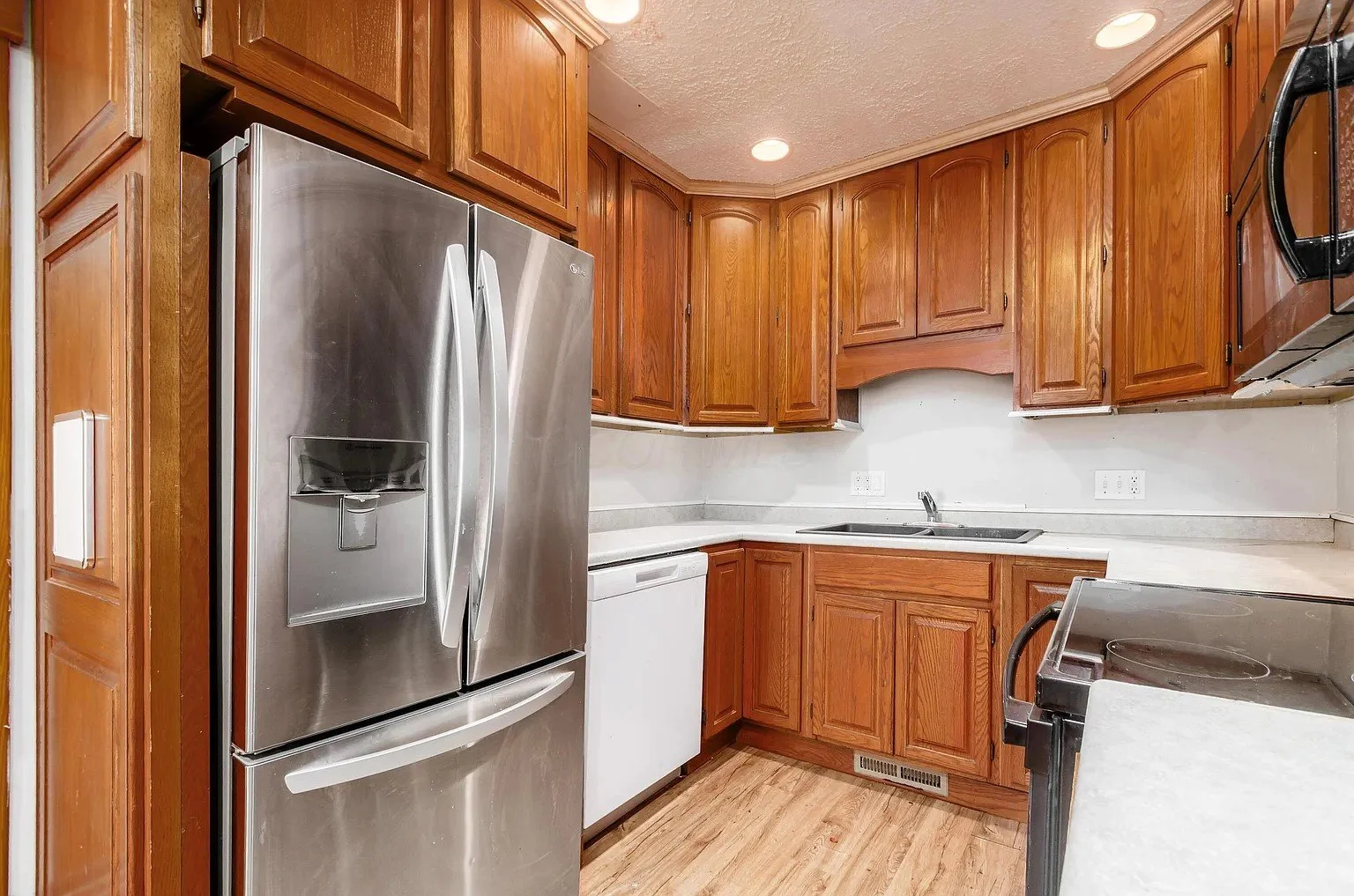 Kitchen2.jpg
