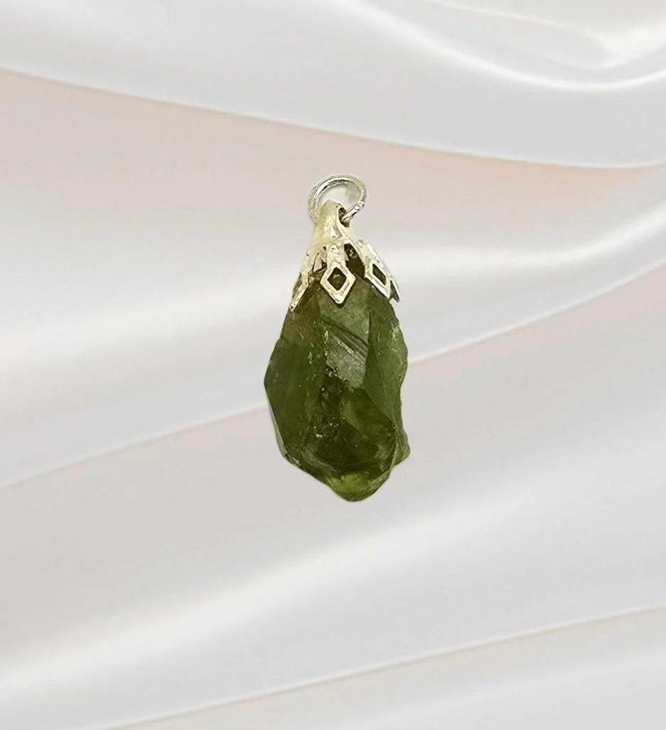Pendentif Argent Grenat Vert 2.94 grammes ( Pièce unique )