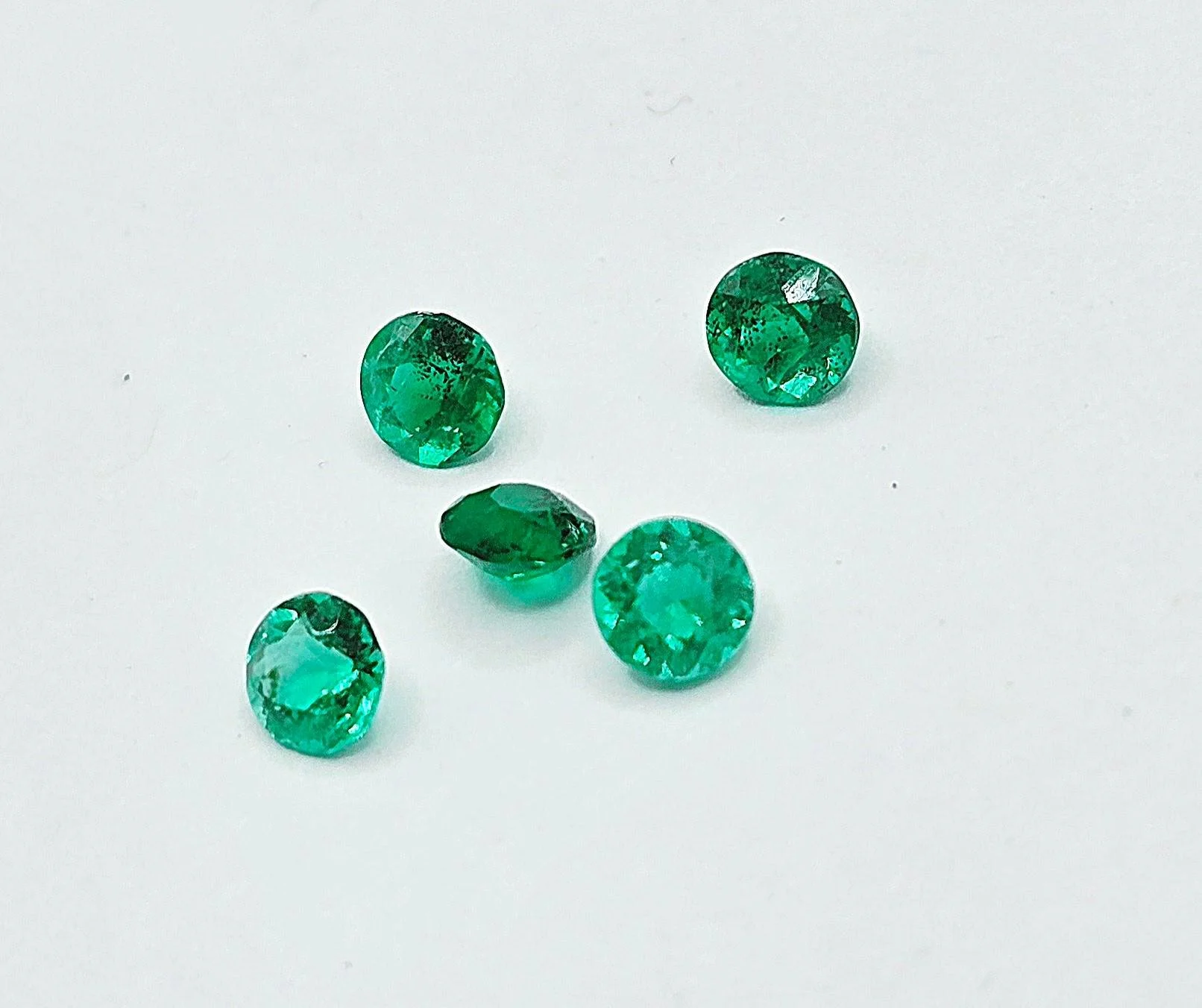 Deep Green Emerald Set of 5 pieces 0.59 carats