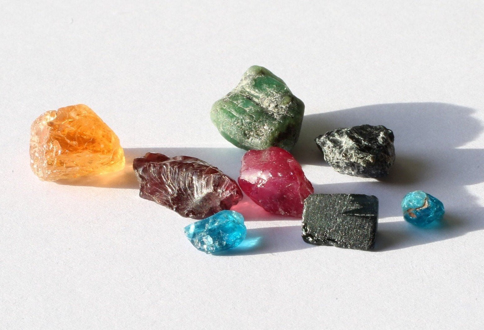 Coffret collection de pierres brutes en qualité gemme