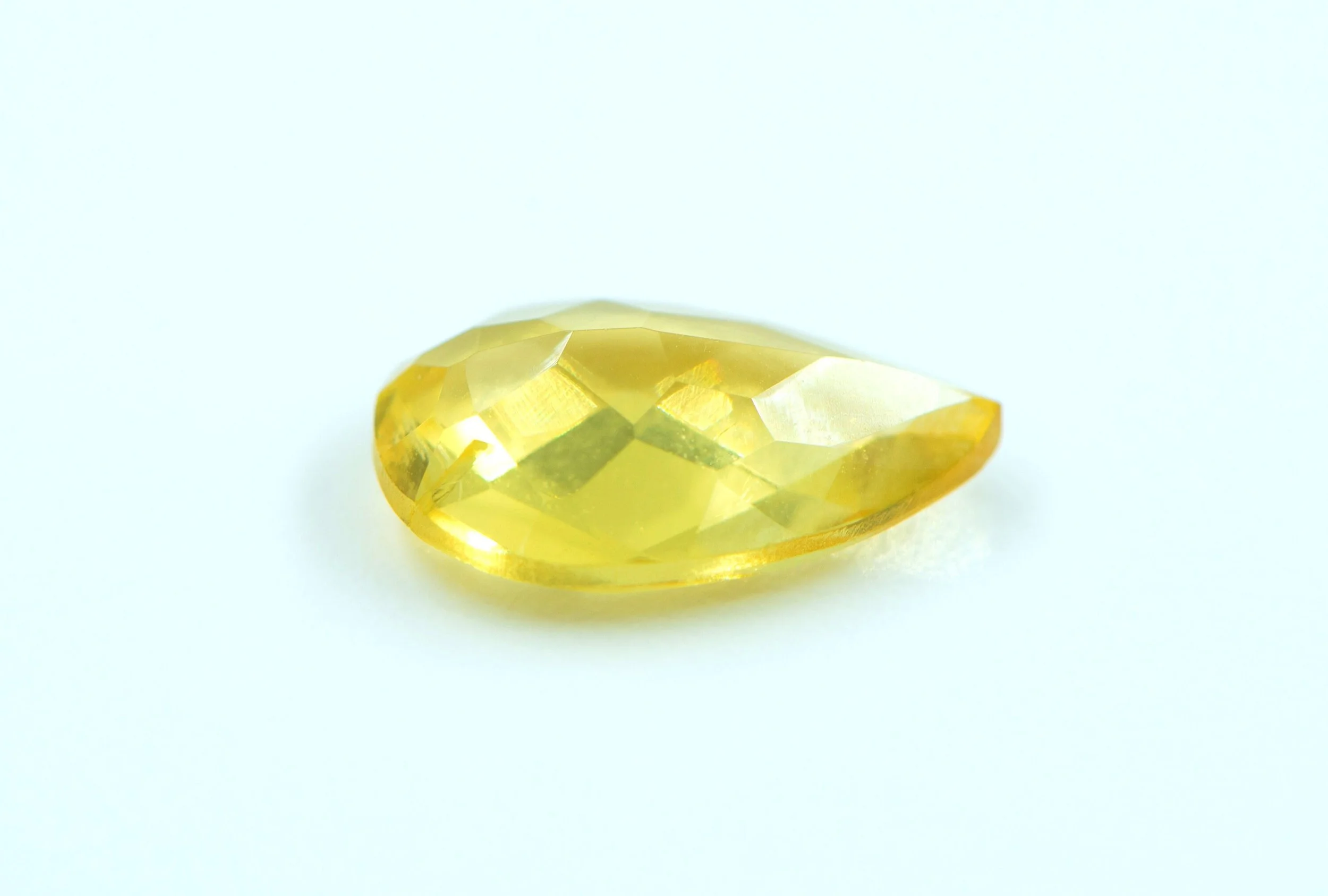 Yellow Beryl 3.10 carats Certified Natural Gem (Gemmological Certificate)