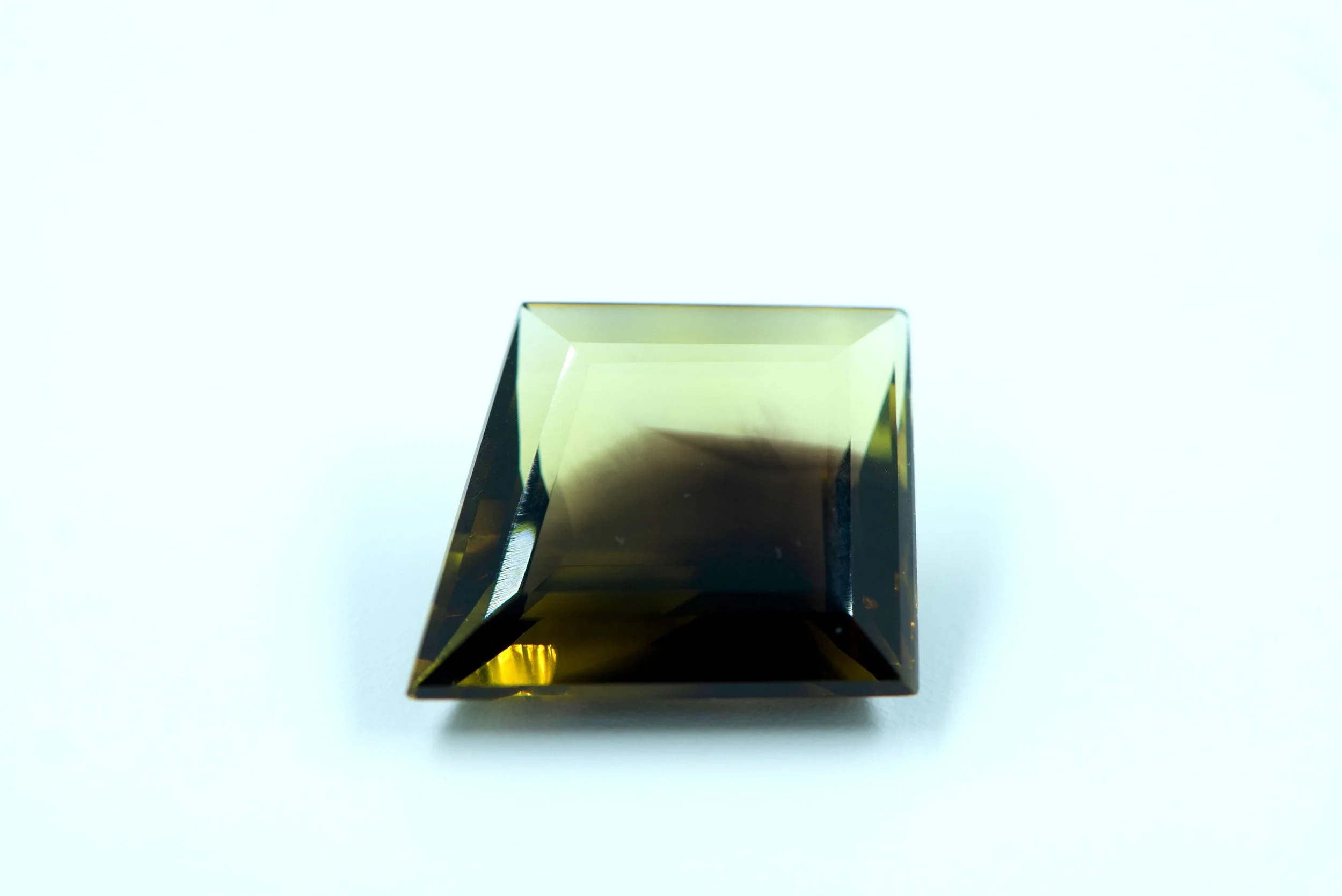 Morion Smoky Quartz Bicolor 24.45 carats Certified Natural Gem (Gemmological Certificate)