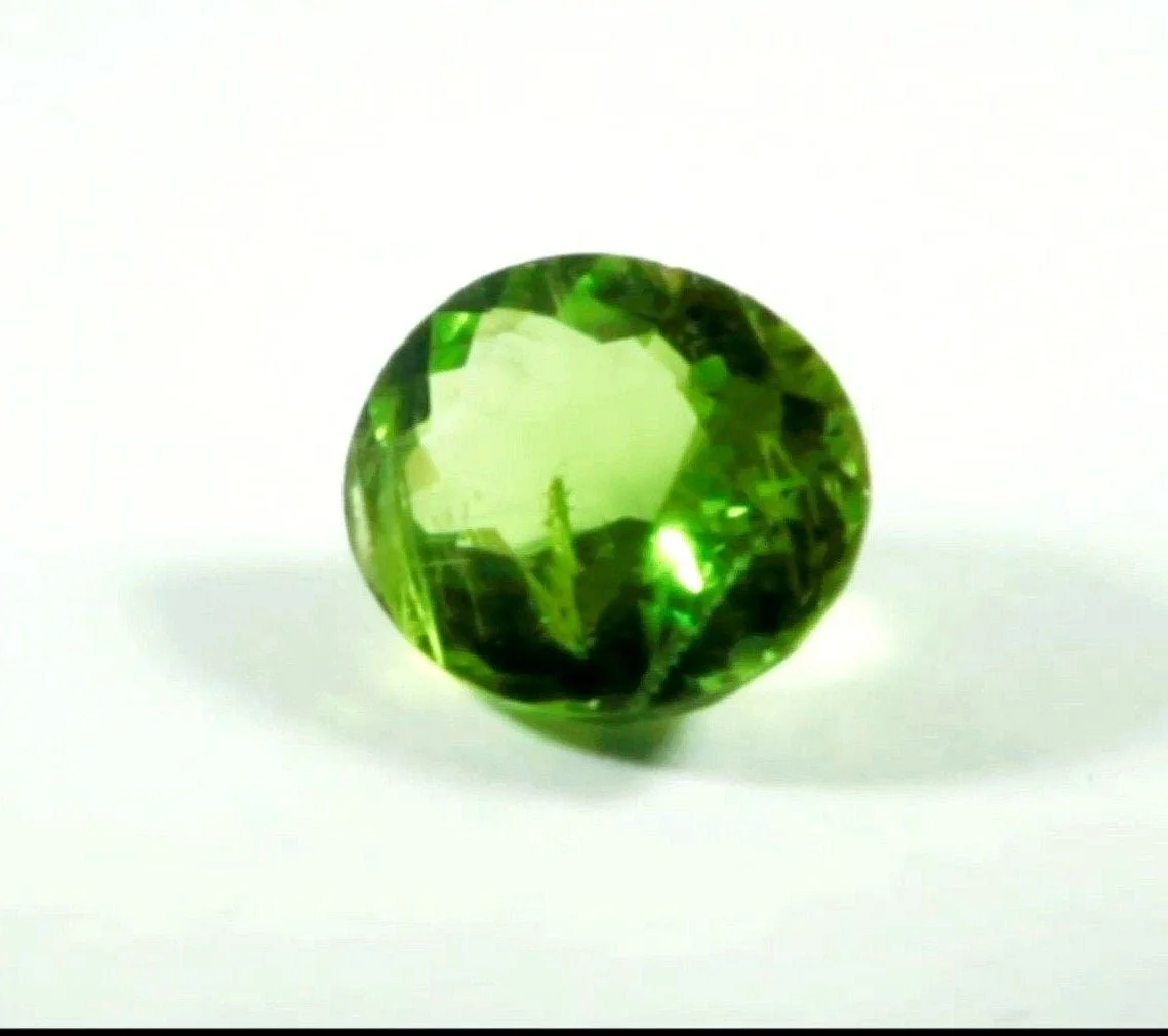 Peridot 3.18 carats Certified Gem (Gemological Certificate)