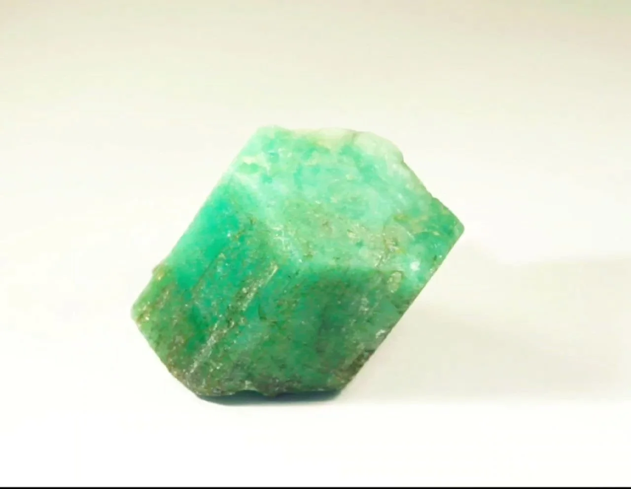 Natural Rough Emerald 44.18 carats (Specimen)