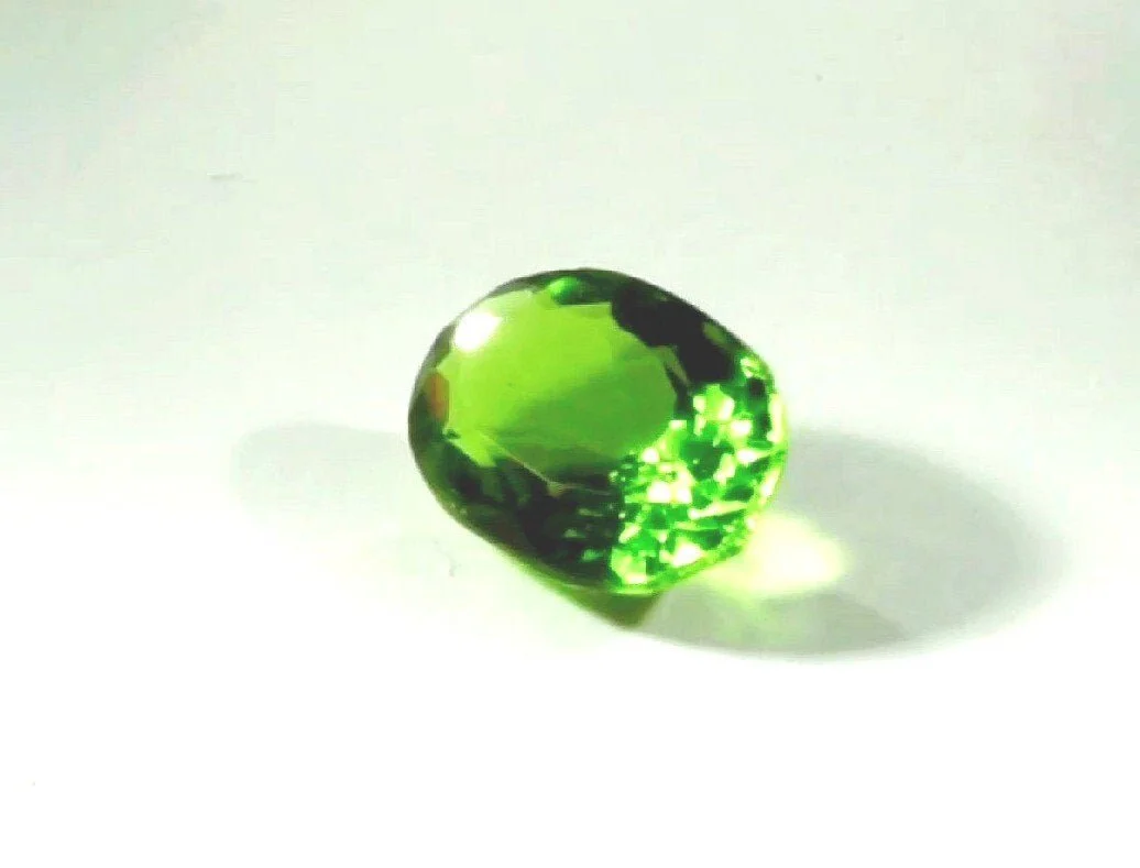 Peridot 4.54 carats Certified Gem (Gemological Certificate)
