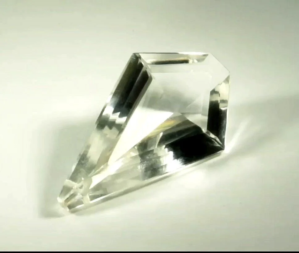 White Quartz 16.87 carats Certified Natural Gem (Gemmological Certificate)
