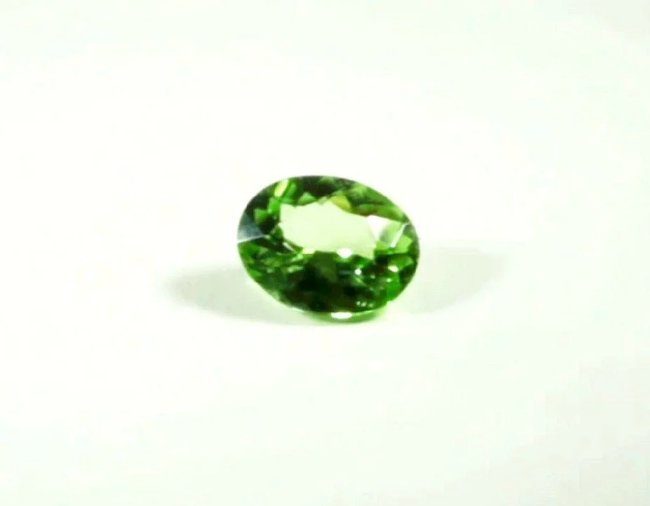 Peridot 0.90 carat Certified Gem (Gemological Certificate)