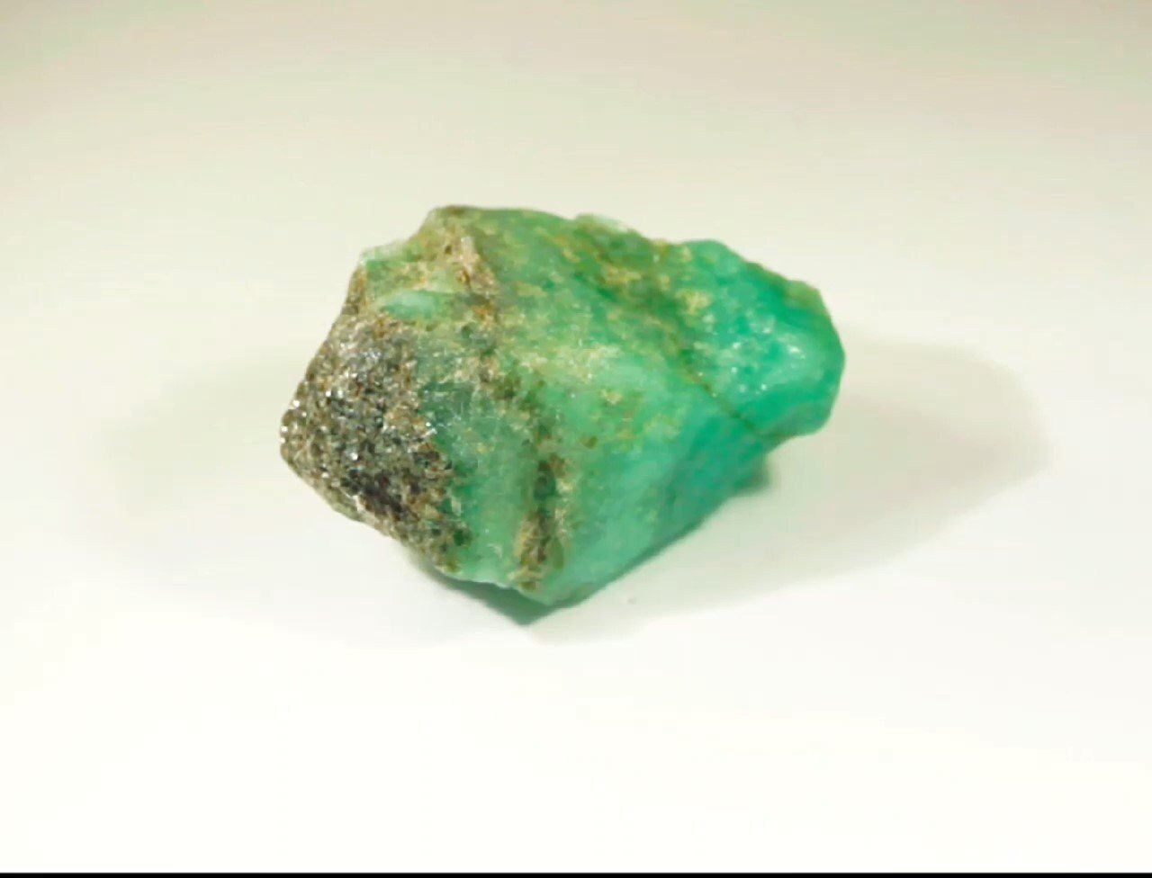 Natural Rough Emerald 44.18 carats (Specimen)