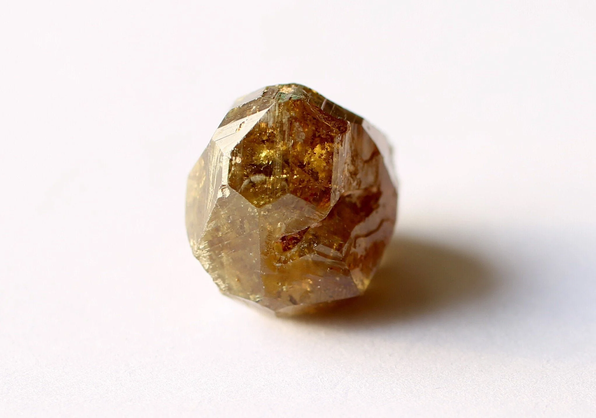 Facetting Rough Demantoid Garnet 24.00 carats Certified Gem (Gemological Certificate)