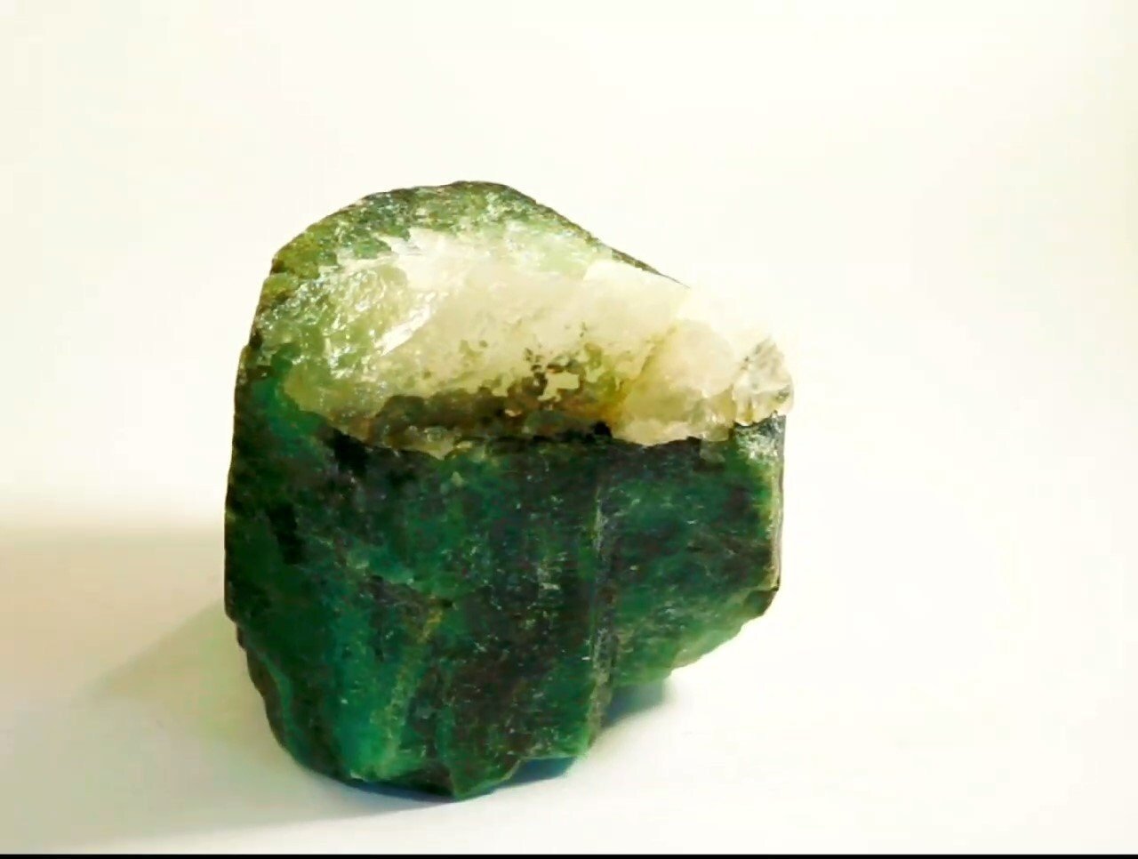 Natural Rough Emerald 200.00 carats (Specimen)