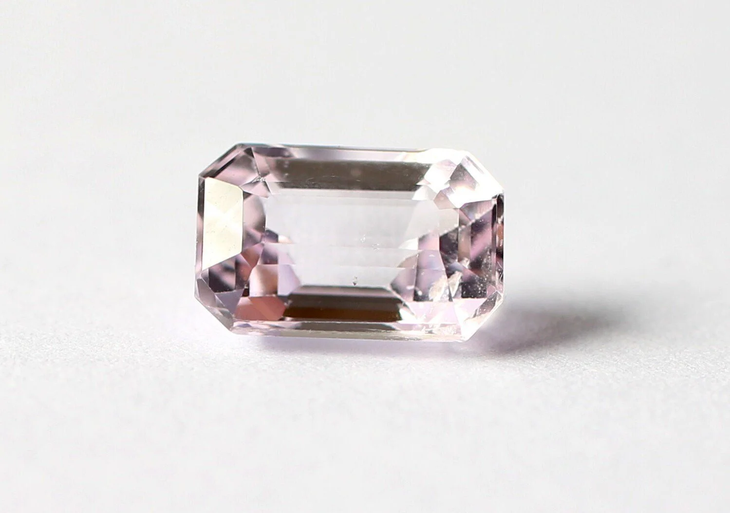 Kunsite 2.49 carats Certified Gem (Gemological Certificate)
