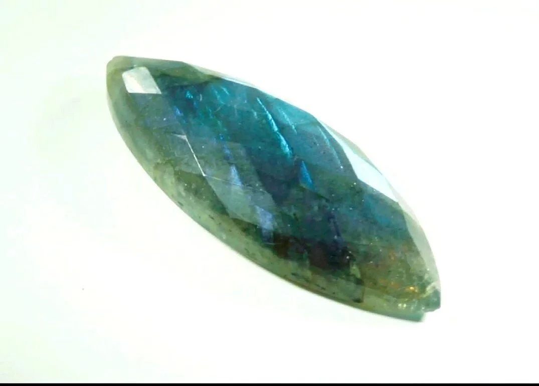 Labradorite 35.79 carats Certified Gem (Gemological Certificate)
