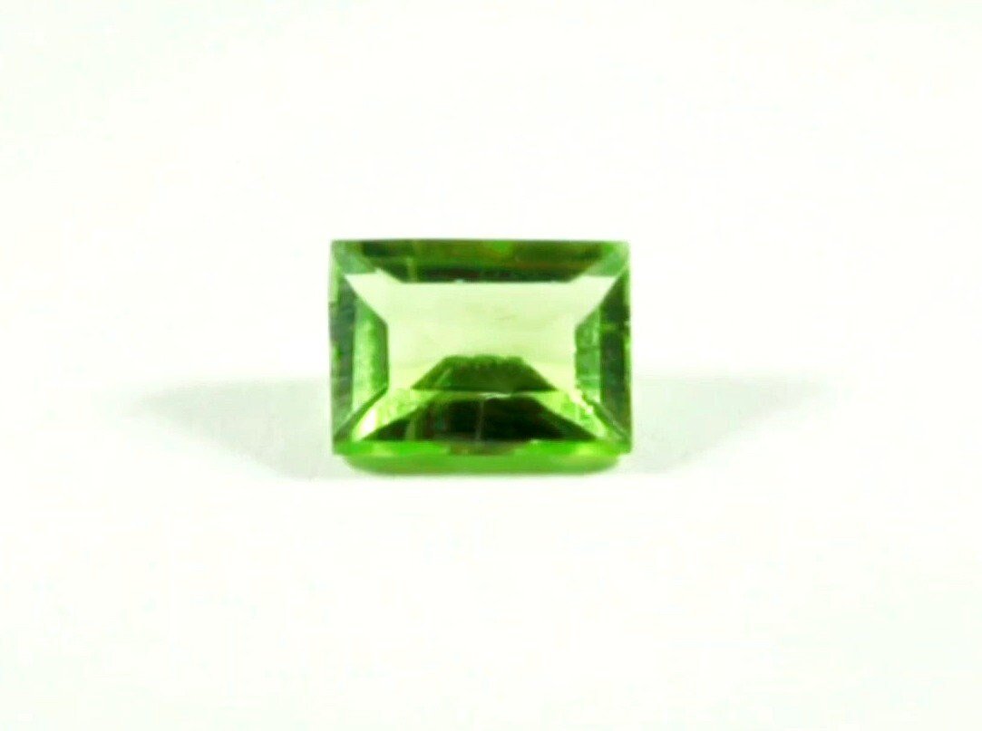Peridot 0.91 carat Certified Gem (Gemological Certificate)