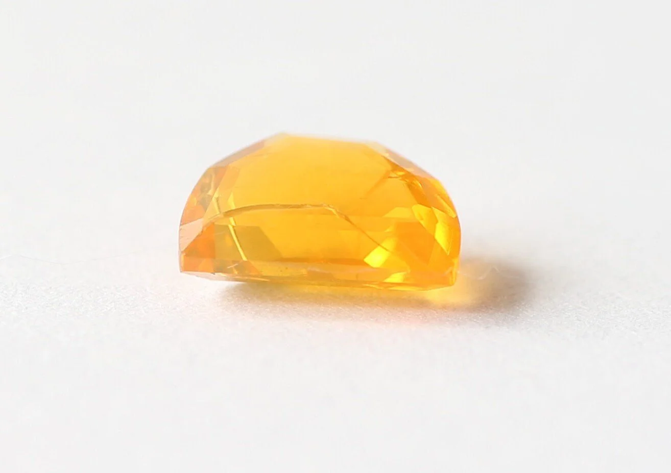 Opale de Feu 0.80 carats Certified Gem (Gemological Certificate)
