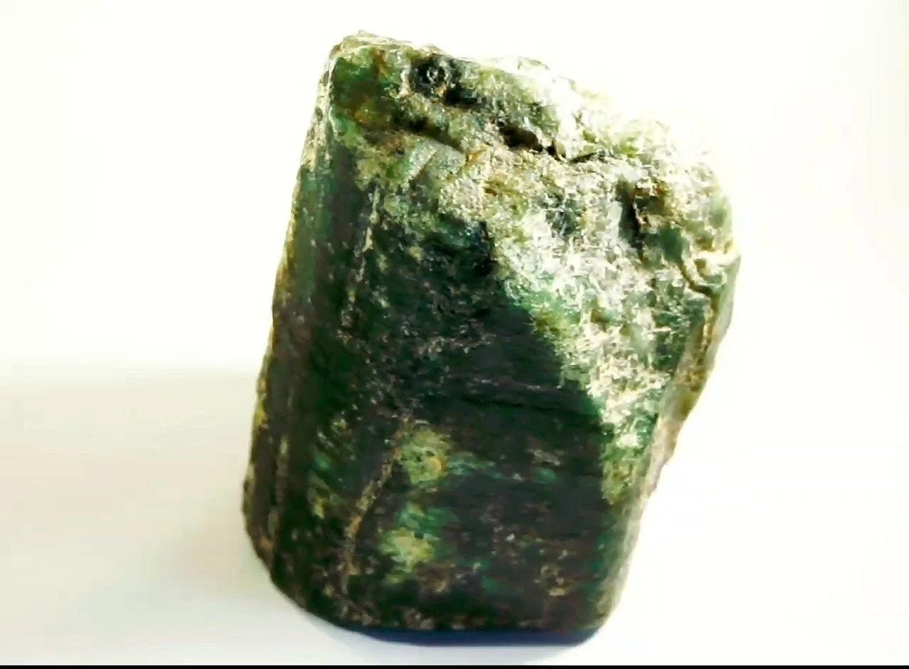 Natural Rough Emerald 350.00 carats (Specimen)