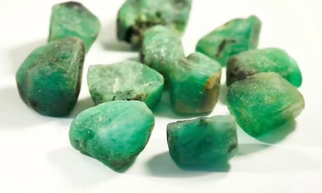 Natural Rough Emerald 4.00 carats the piece
