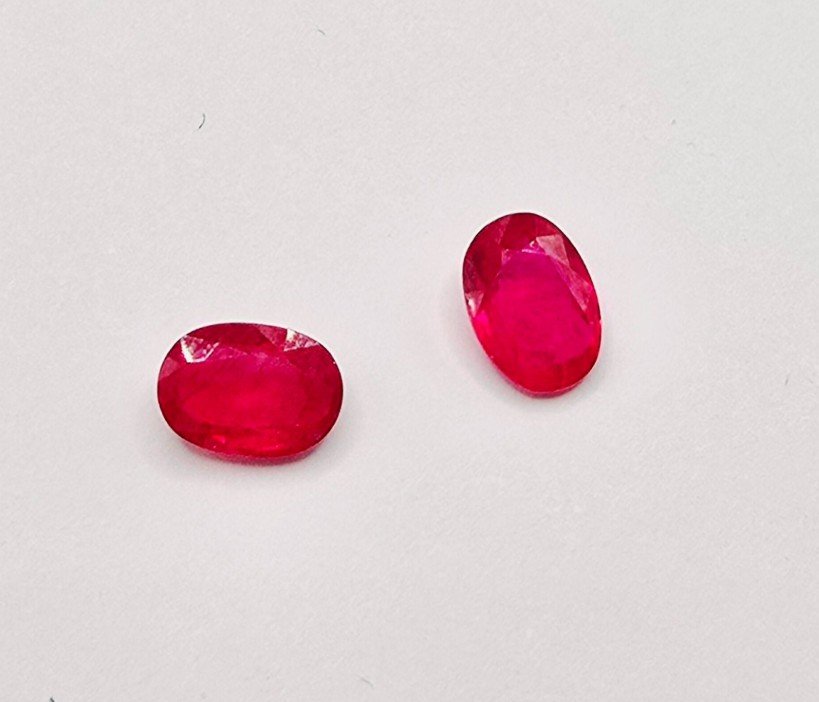 Natural Ruby Pair 2.41 carats Certified AGLT Laboratory