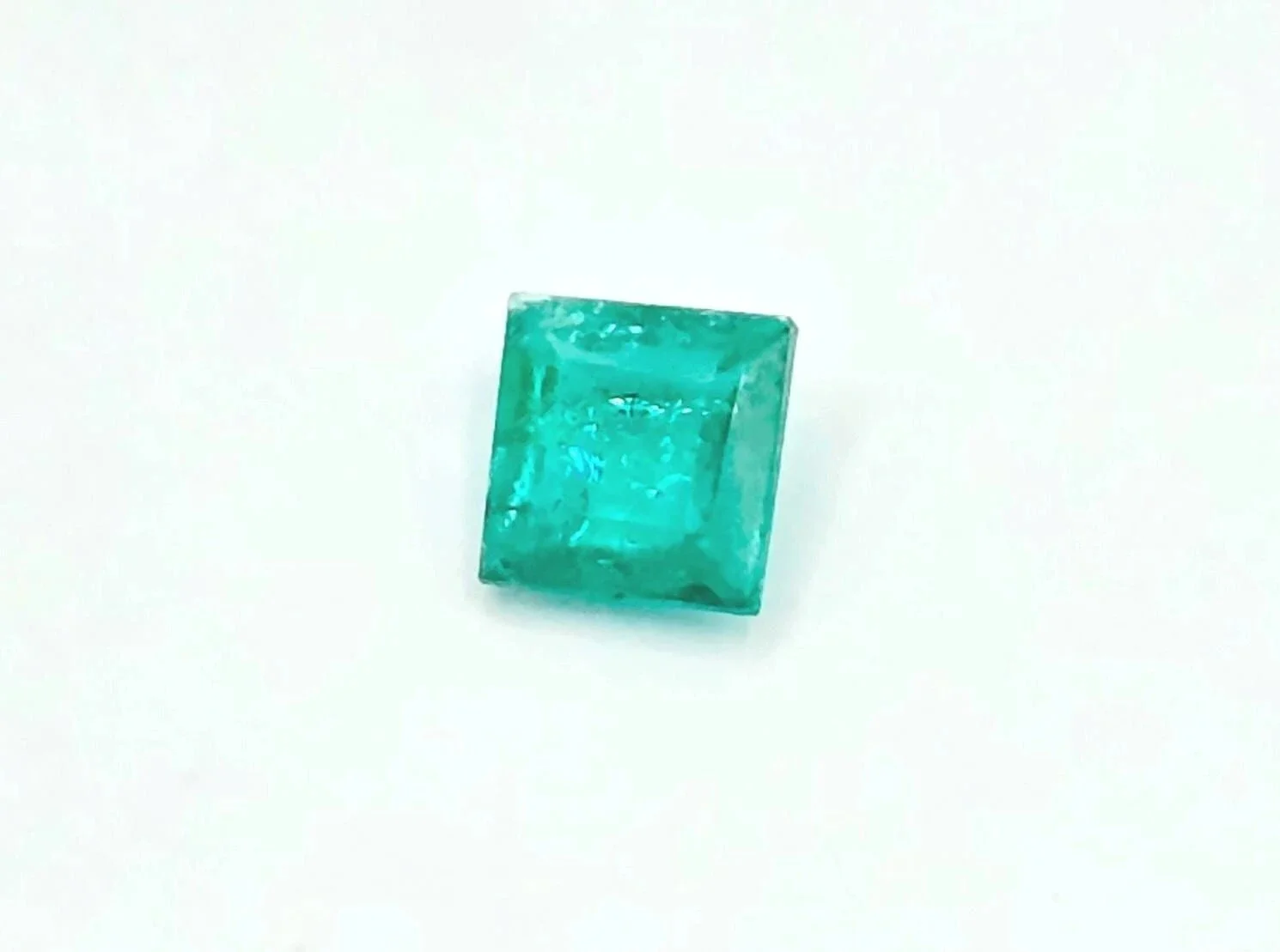 Brazilian Paraiba Tourmaline 0.18 carat Certified Gem (Gemological Certificate)