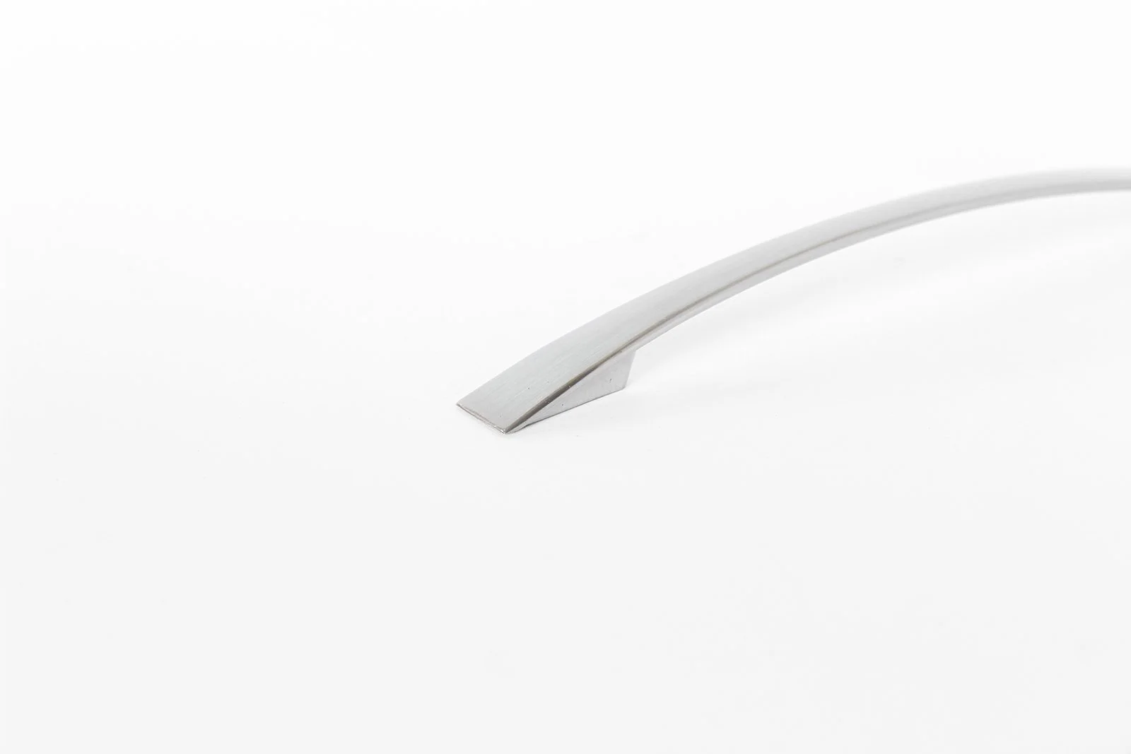 P-82106.SN-160mm-Satin-Nickel-Modern-Bow-Pull-9.jpg