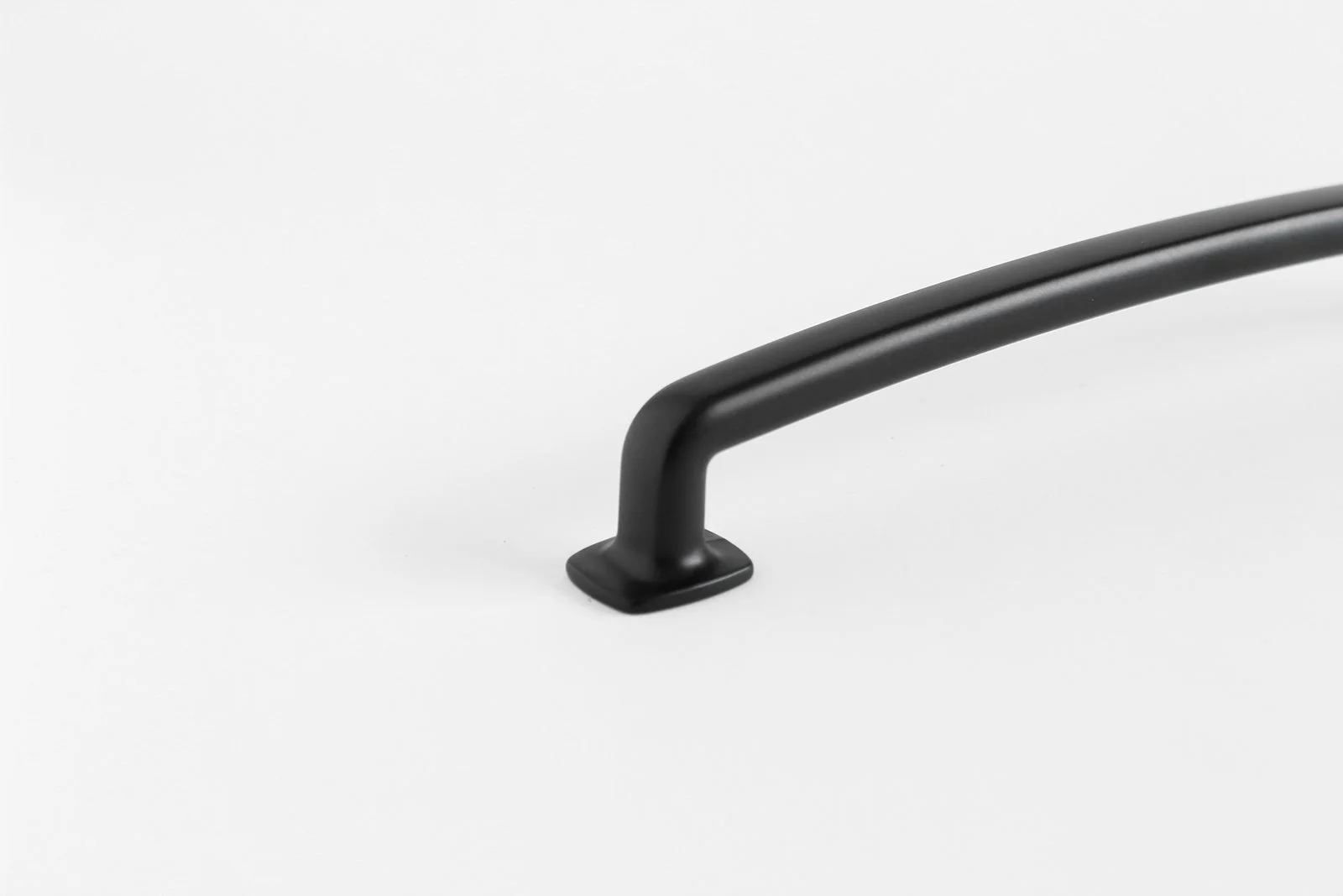 P-86375.BK-160mm-Matte-Black-Modern-Pull-1.jpg
