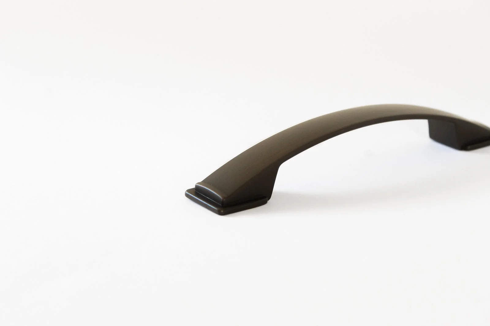 P-91497.10B-128mm-Oil-Brushed-Bronze-St.-Louis-Arch-Pull-6.jpg