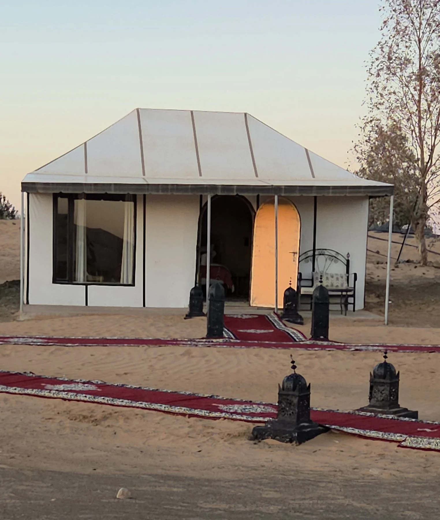 Saharaoutside.jpg