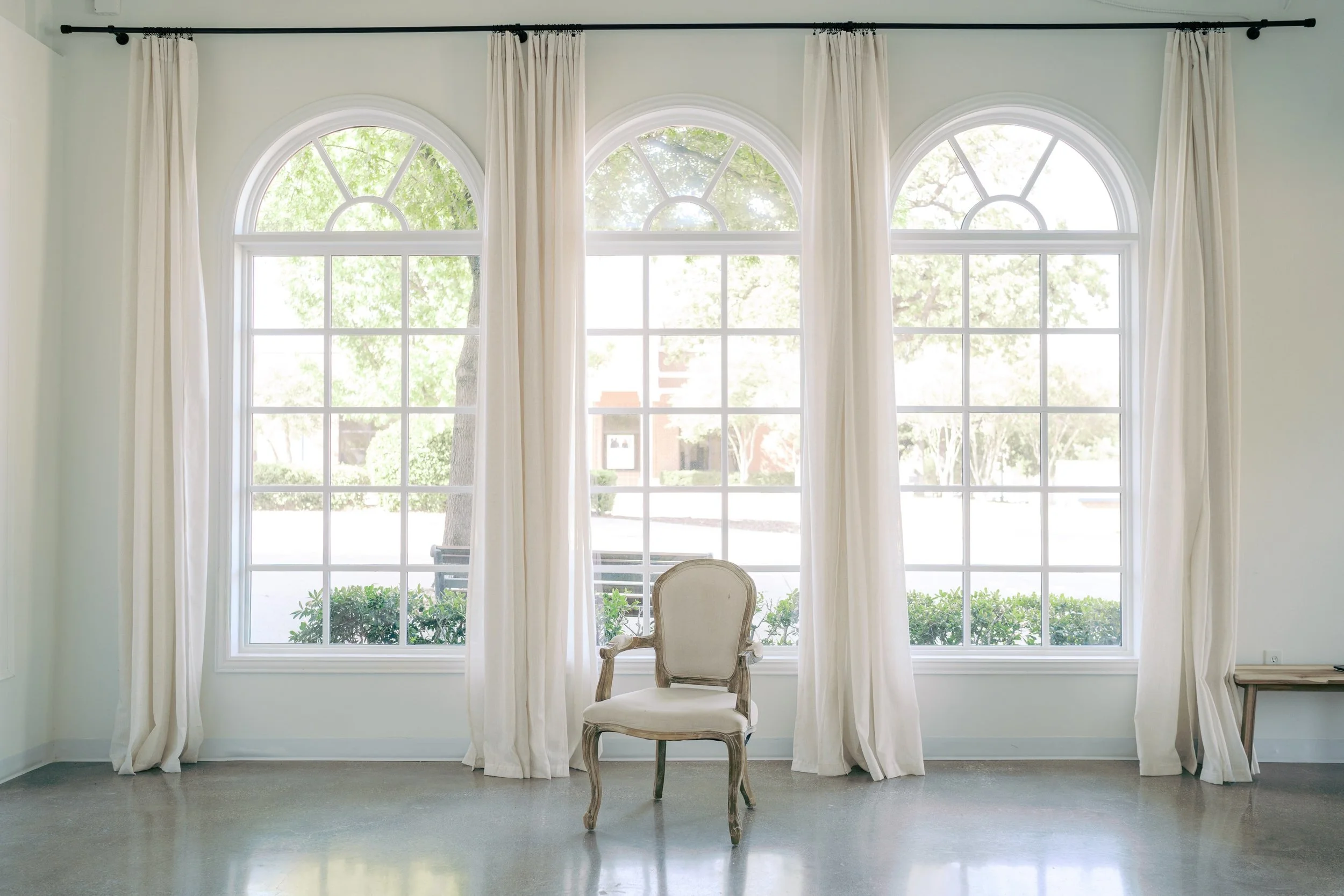 A little look at one of our favorite spots at The Solace House. 🤍

Soft light, three beautiful arched windows, and plenty of room to make the space your own.

#SolaceHouseDFW #DFWPhotoStudio #ColleyvilleTX #DFWPhotographer #NaturalLightStudio