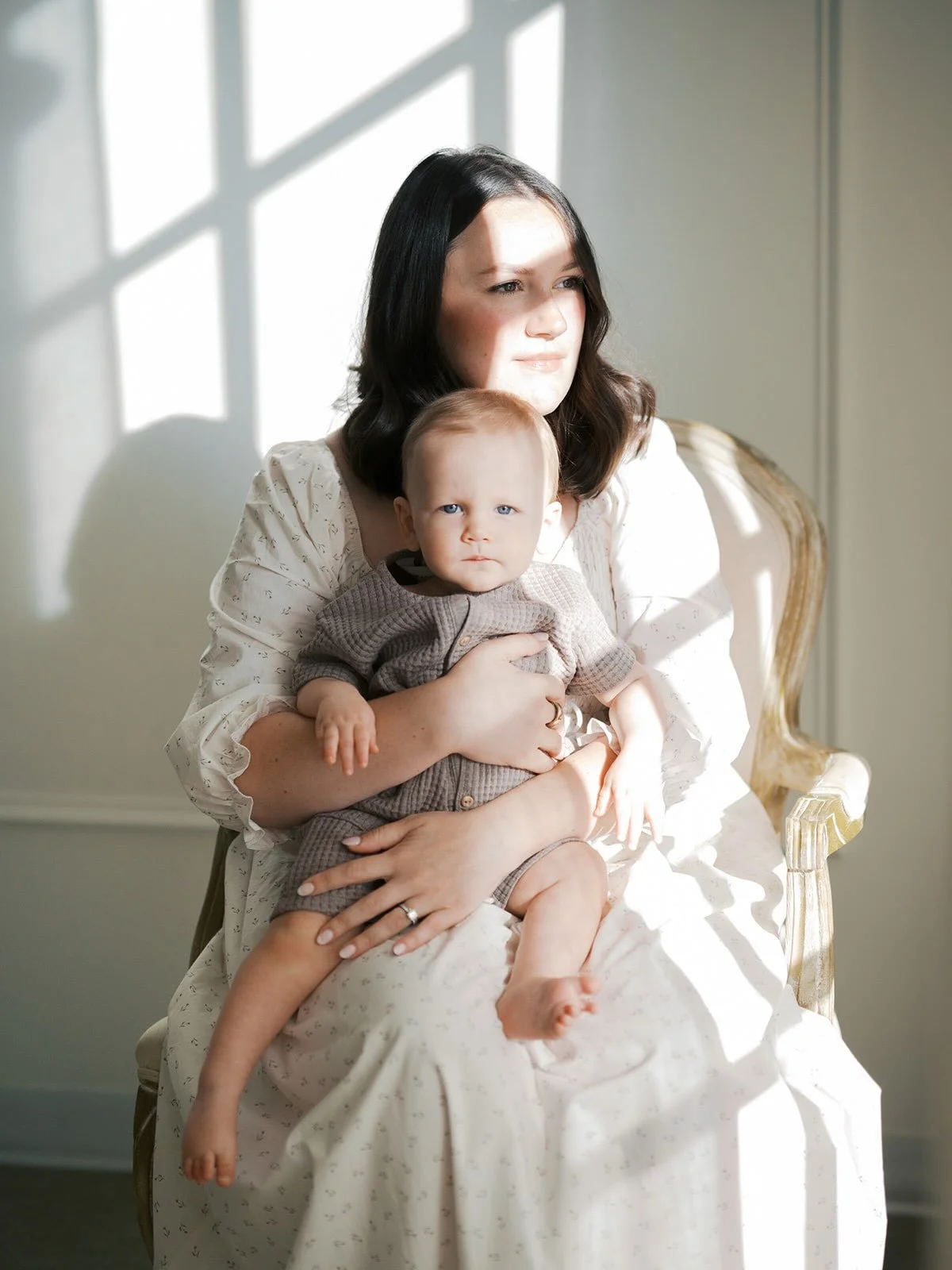 Morning light, thoughtfully used. 🤍

We love seeing how photographers make the most of the natural light at The Solace House, turning simple moments into art. These beautiful images were created by the incredible, @amberrayphoto, during a morning se