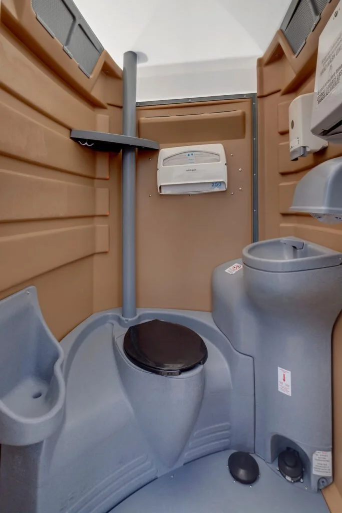 MB_Stand_Up_Toilet_1_IntH_1-683x1024.jpg