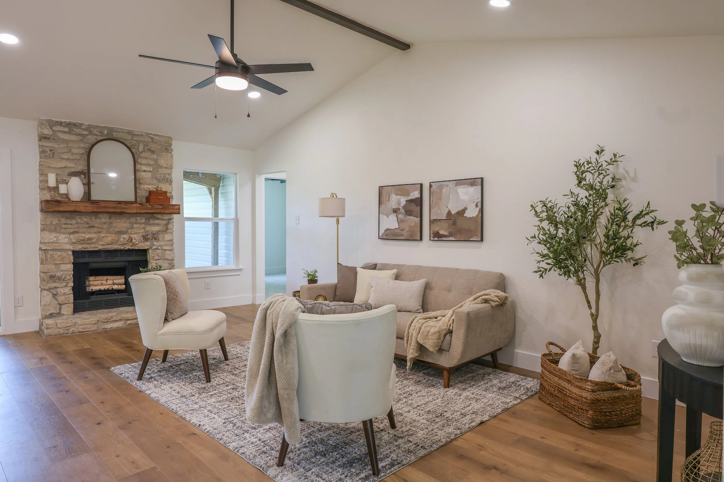 Livingroom3.jpg