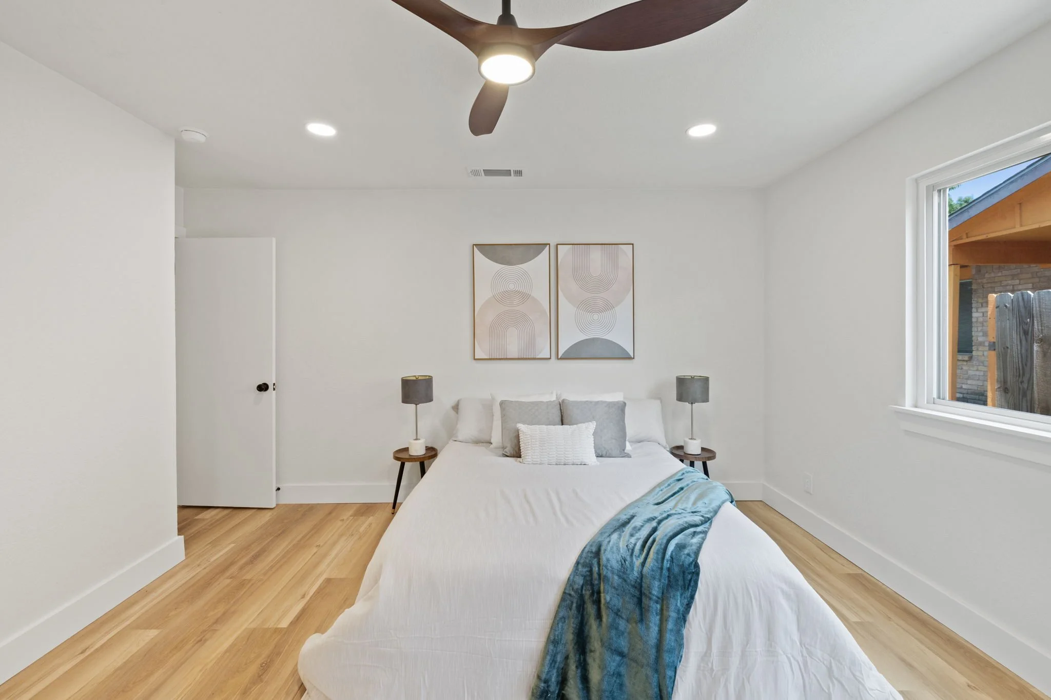 25-web-or-mls-6111-pino-ln.jpg