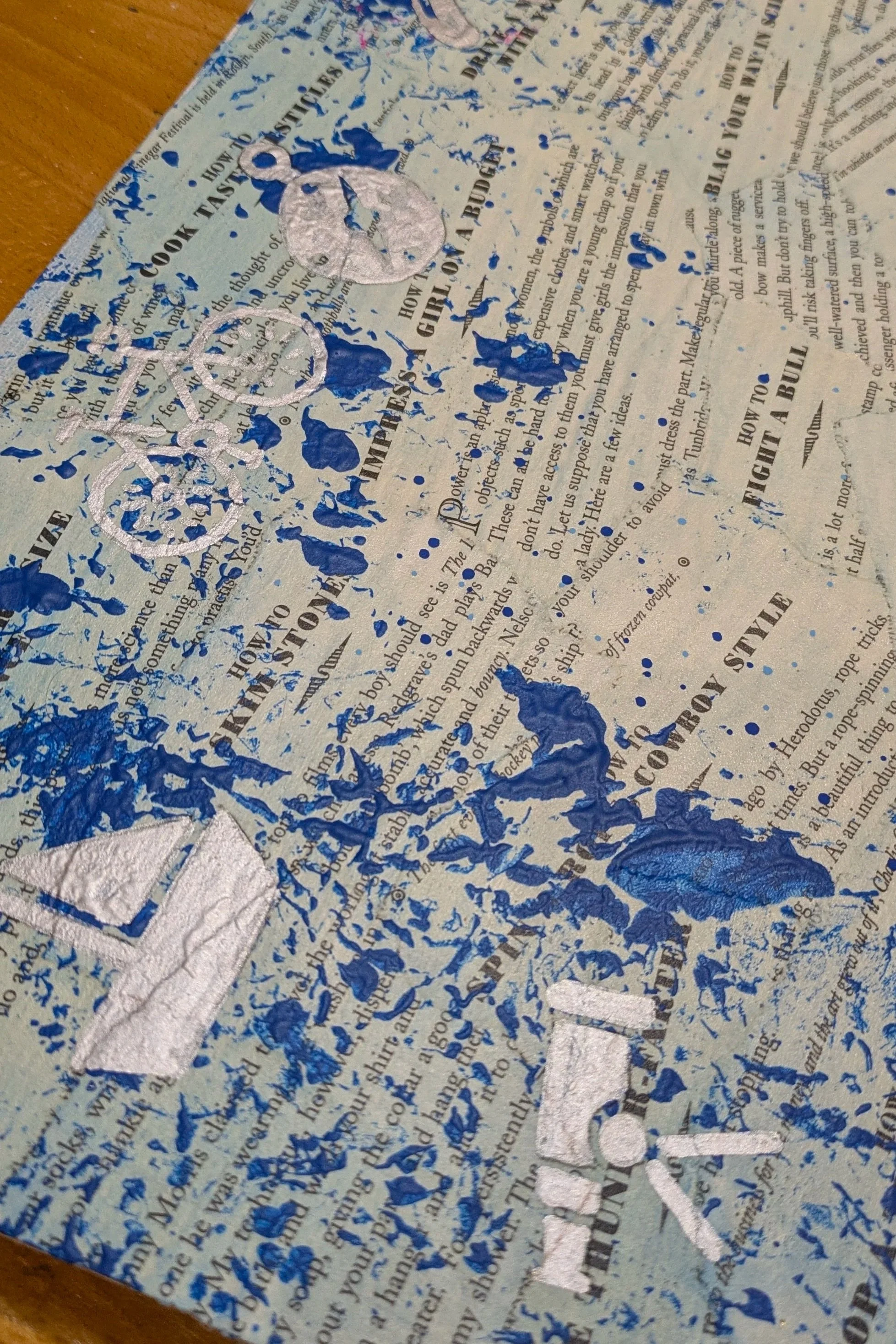 Close up of his side, the same silver Posca, the marks finding their shape.