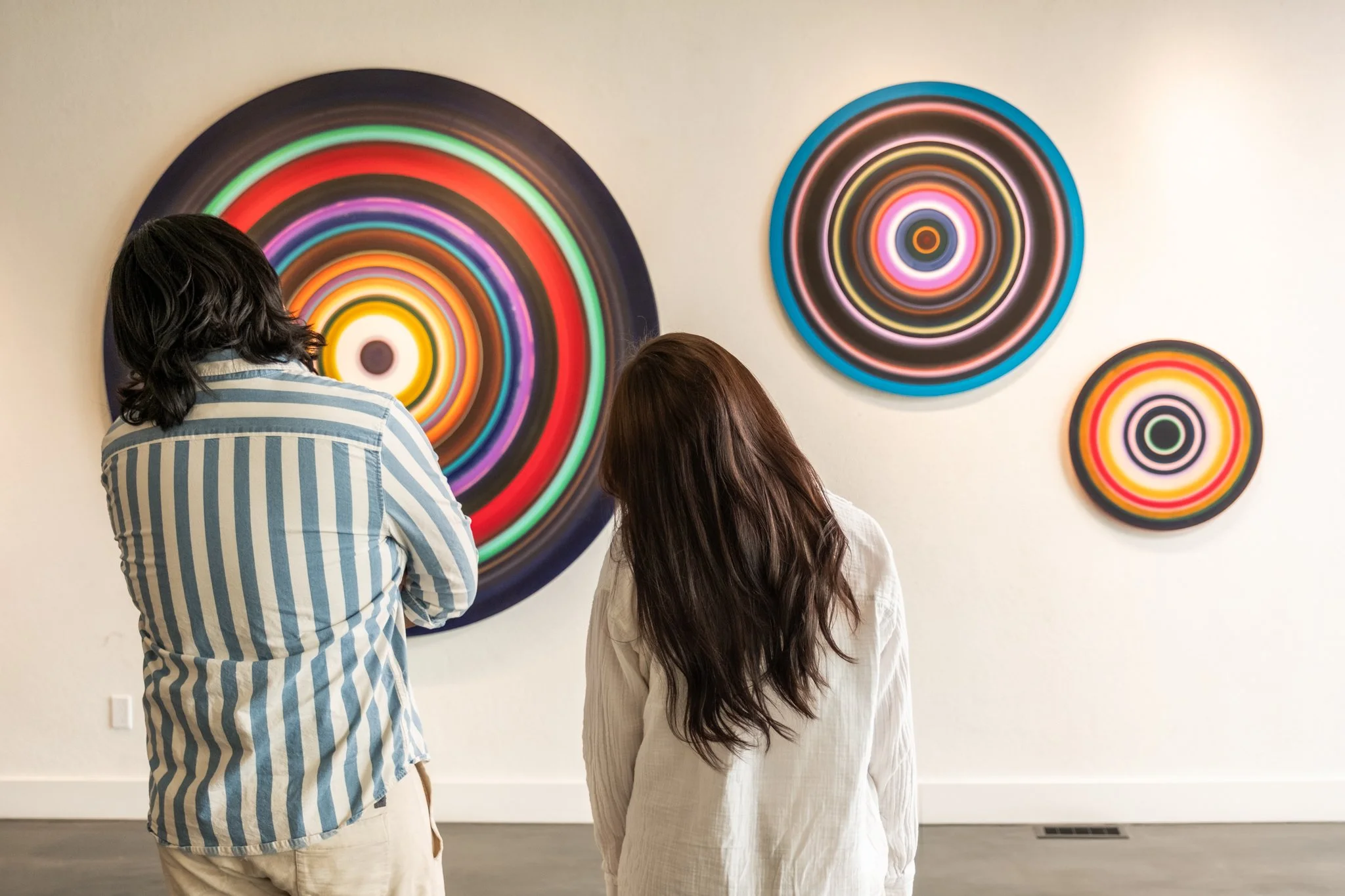Lifestyle Photoshoot | Gallery Visit - Viewing Concentric Circle Artwork