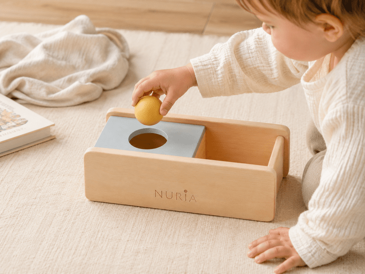 An object-permanence box