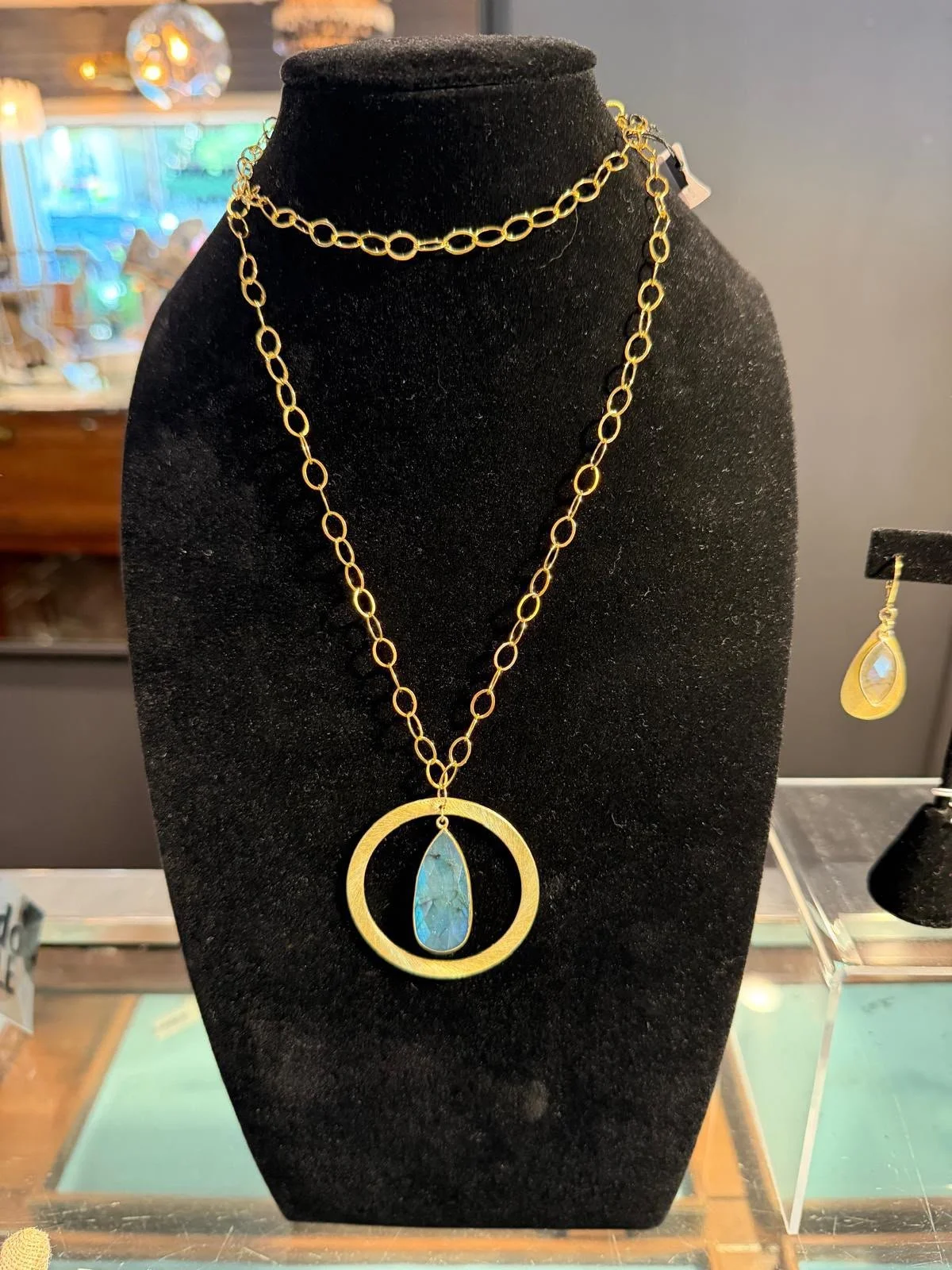 14K Chainlink Necklace With Pear Labradorite