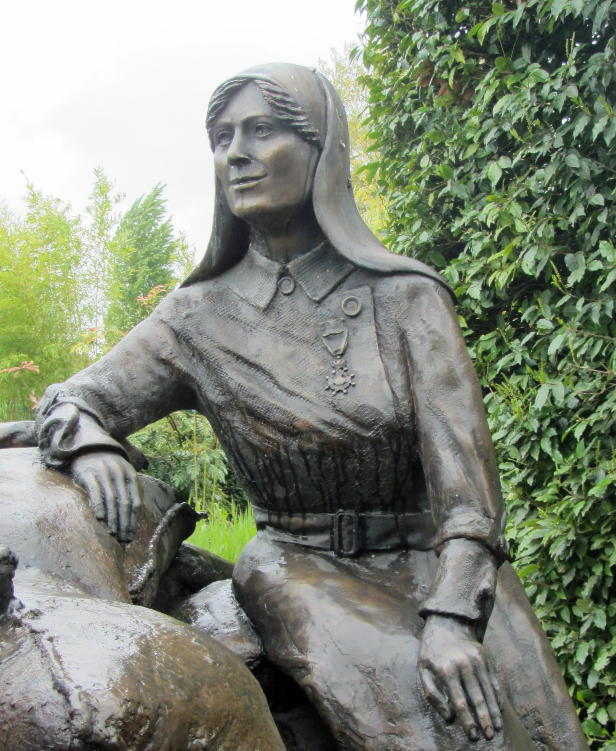 Elsie & Mairi - beeld Josyanne Vanhoutte - Hotel Ariane, Ieper