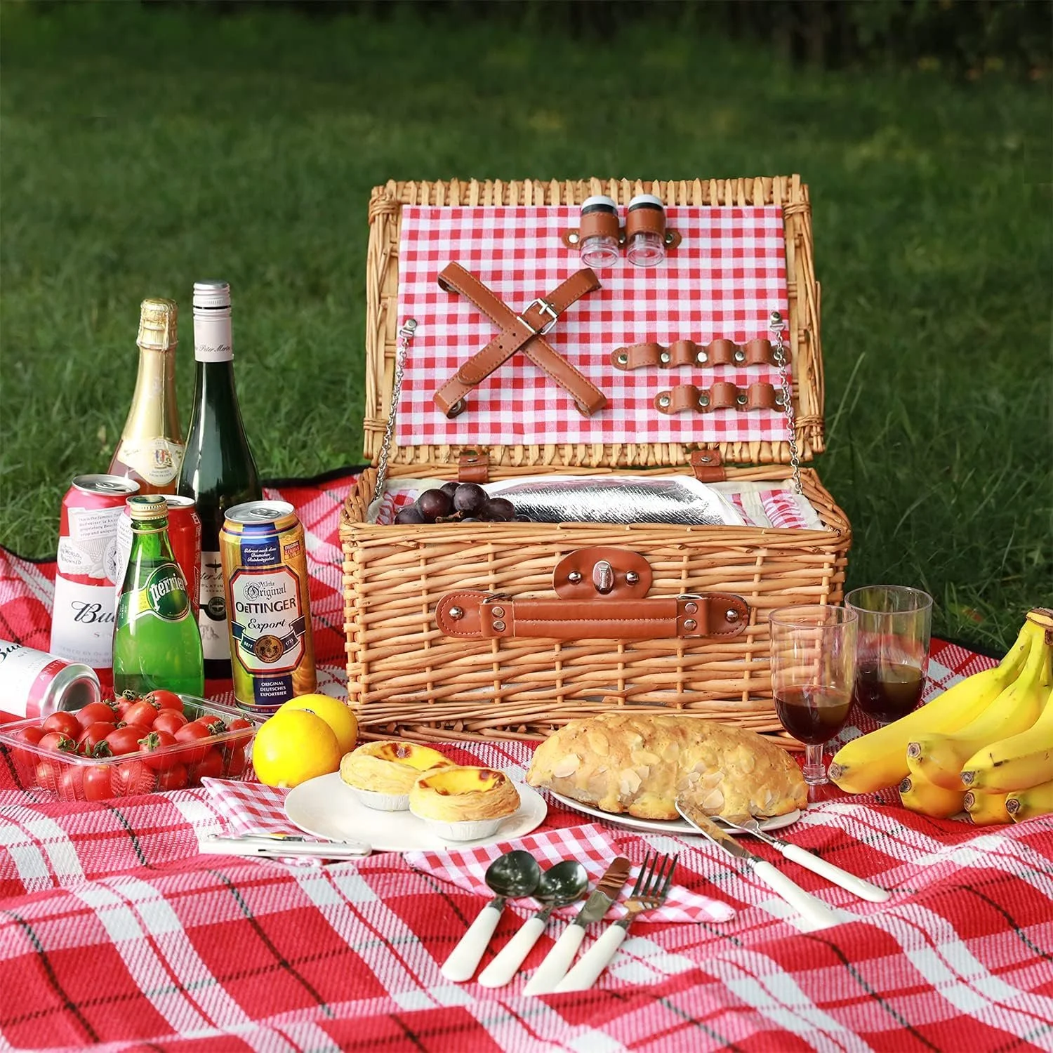 Wicker Picnic Basket for 2 Person1.jpg