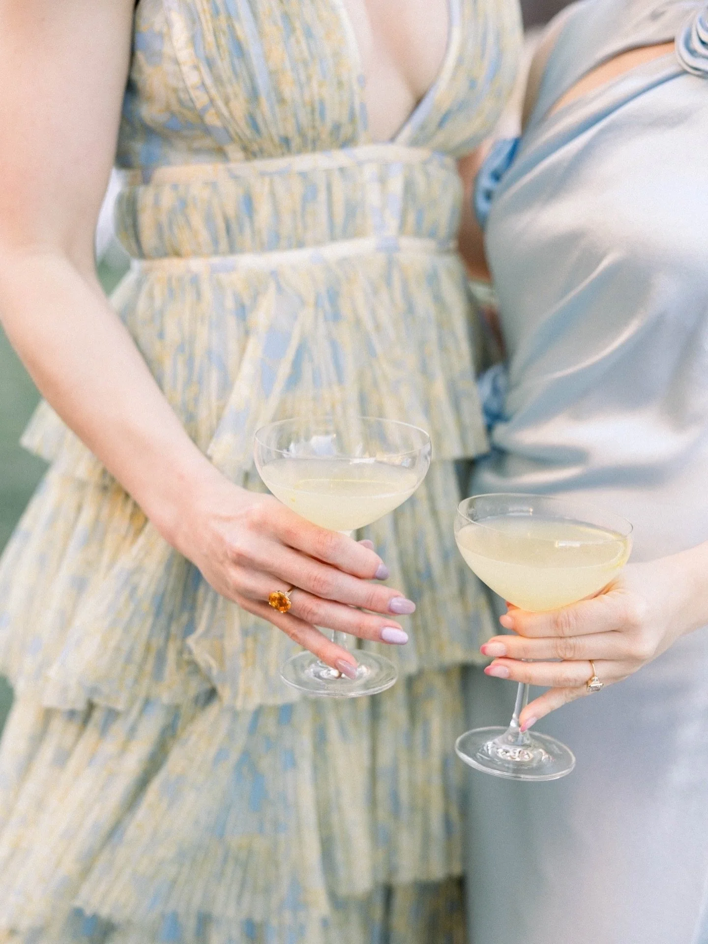 Cheers to friday y&rsquo;all! 🌼
⠀⠀⠀⠀⠀⠀⠀⠀⠀
Photo - @hannahdianephoto 
Planning - @katieocoordination 
Signage - @bellebeckdesigns 
Stationary - @ivoryisledesigns 
Venue - @thecordelle
Bride - @maddybsmith__