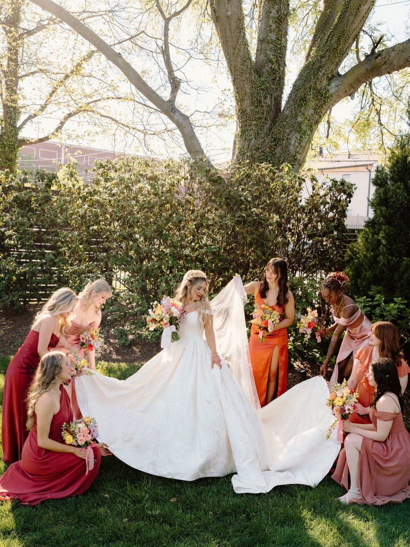 A spring bride 🌸 💐 🌼 
⠀⠀⠀⠀⠀⠀⠀⠀⠀
planning - @magnoliaweddingcompany 
floral design - @beautifulthingsfloralanddesign 
photography - @caseykingphoto 
beauty - @one10beauty_bridal 
venue - @thecordelle
