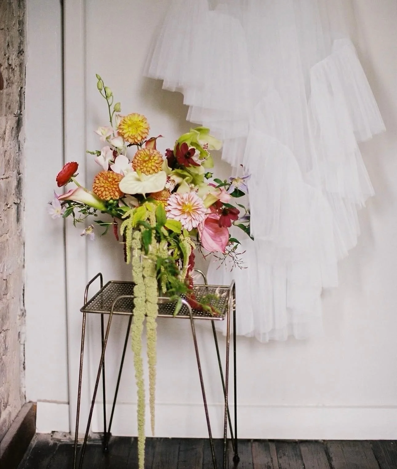 @ll.floral color pop for Christie&rsquo;s bouquet 💐
⠀⠀⠀⠀⠀⠀⠀⠀⠀
Photography - @fionabattersbyphoto 
Planning - @honeyandhive.events 
Floral Design - @ll.floral
Venue - @thecordelle