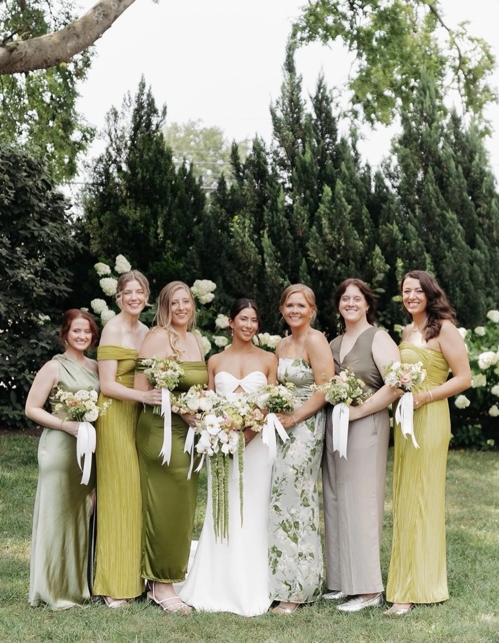 shades of green 💚
⠀⠀⠀⠀⠀⠀⠀⠀⠀
Photography: @joshuacoreyphoto 
Coordinator: @katieocoordination 
Florist: @beautifulthingsfloralanddesign 
HMU: @theagencyofbeauty 
Caterer: @soybistro 
Band: @emeraldempireband 
Venue: @thecordelle
