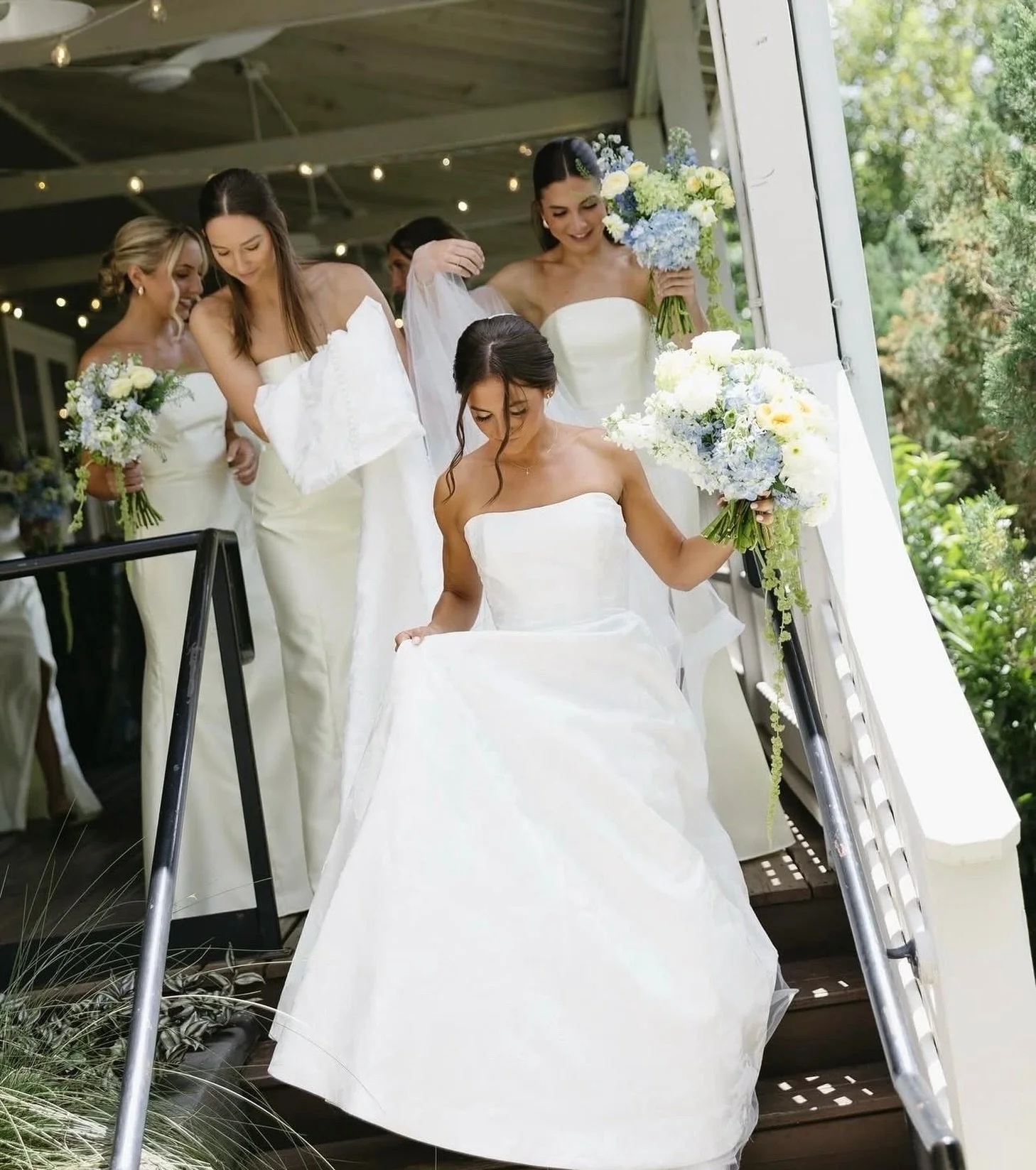 headed to the garden 🌼 ☀️ 💐
⠀⠀⠀⠀⠀⠀⠀⠀⠀
Photography: @annie.warrenn 
Venue: @thecordelle 
Florals: @stellarosefloral